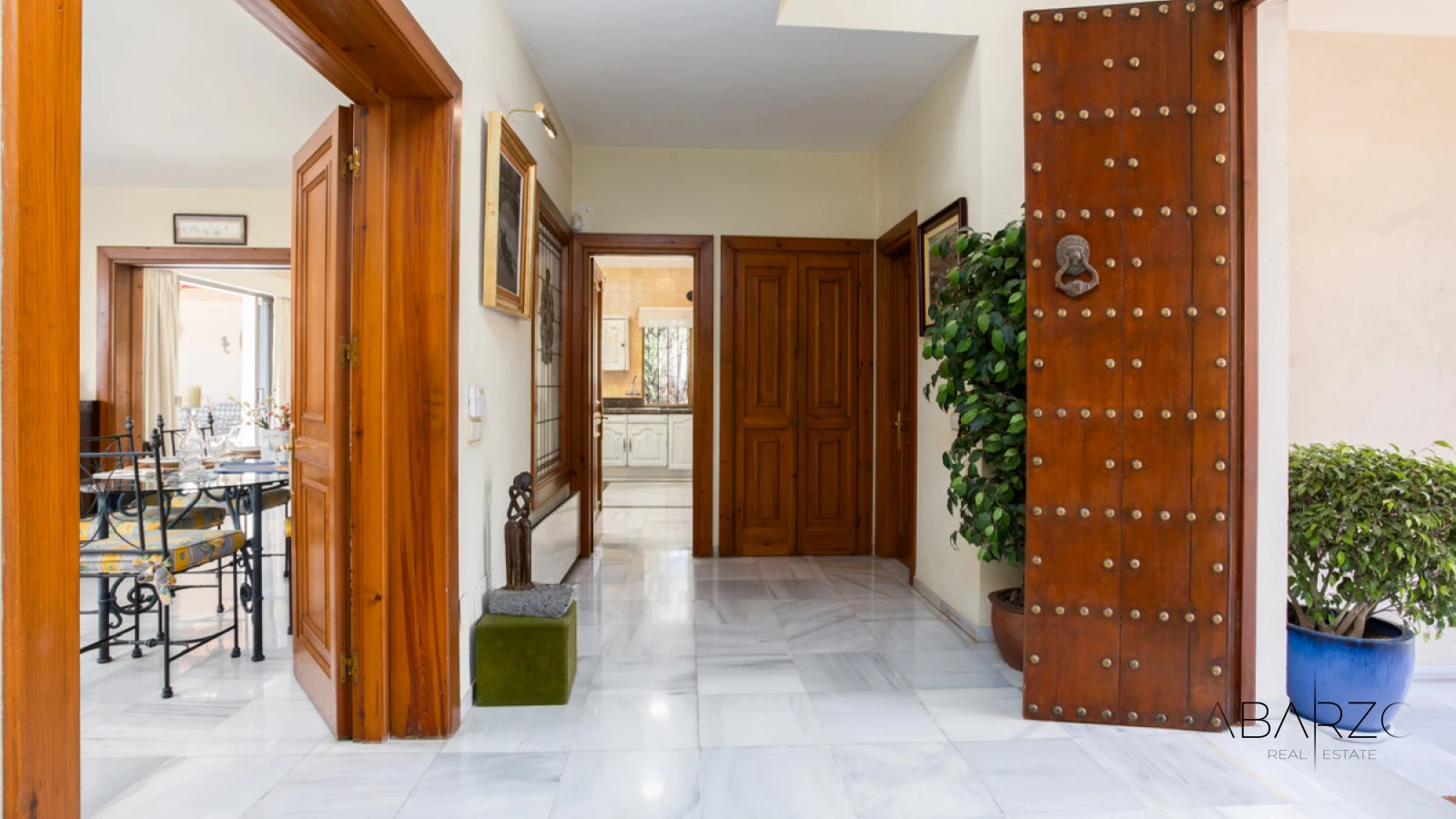 7 Bedroom Villa in Nagueles, Marbella Golden Mile with Pool and Garden — interior, Golden Mile, Marbella (7 of 47)