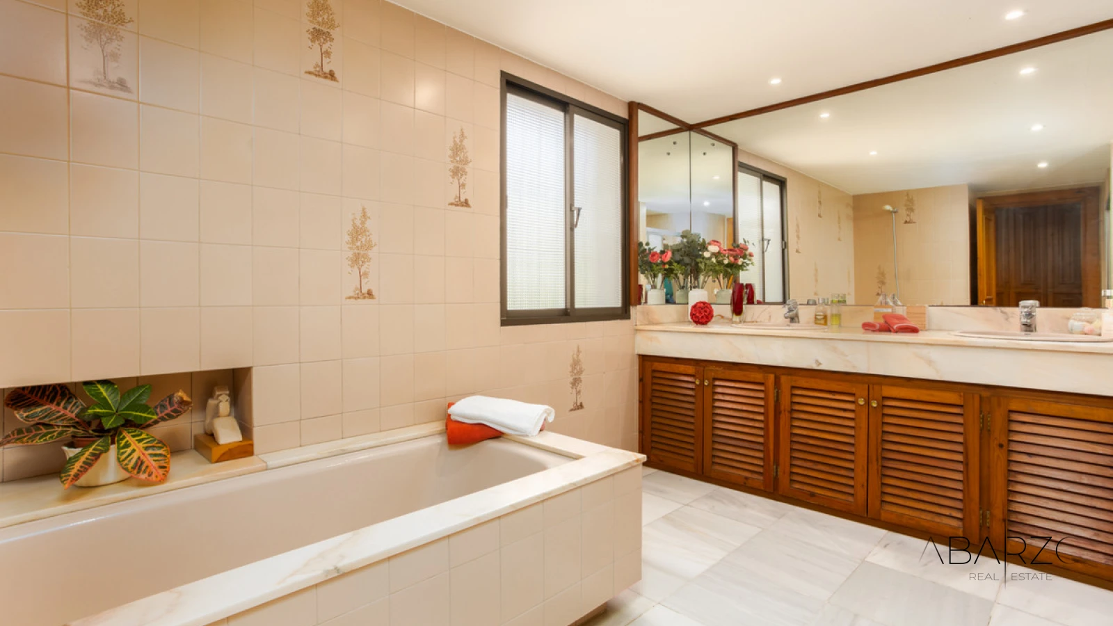 7 Bedroom Villa in Nagueles, Marbella Golden Mile with Pool and Garden — interior, Golden Mile, Marbella (42 of 47)