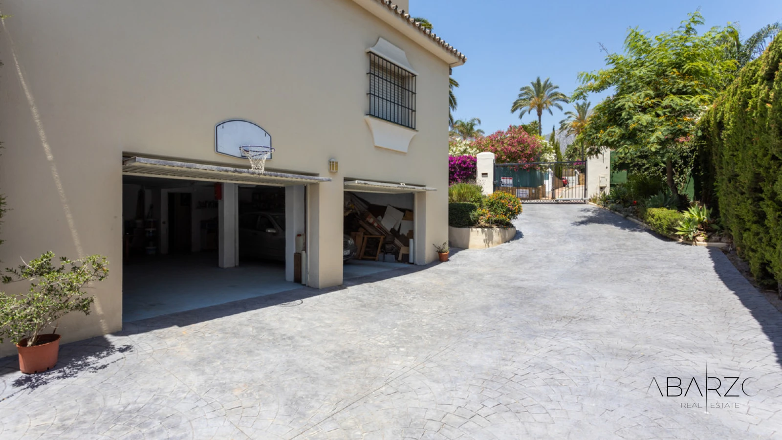 7 Bedroom Villa in Nagueles, Marbella Golden Mile with Pool and Garden — interior, Golden Mile, Marbella (37 of 47)