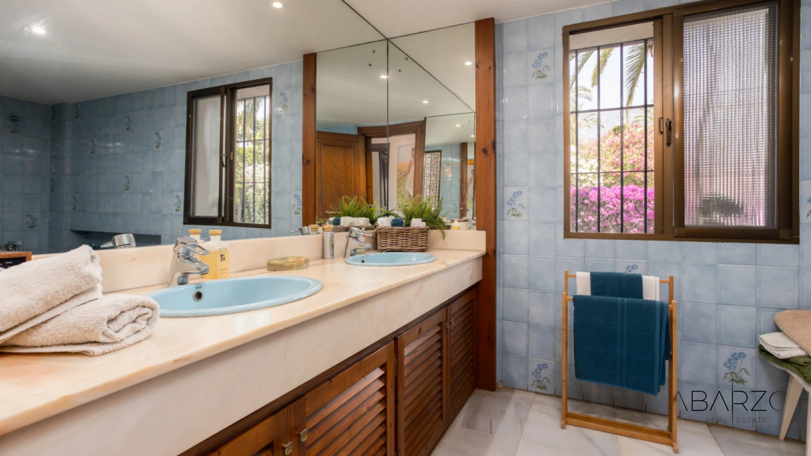 7 Bedroom Villa in Nagueles, Marbella Golden Mile with Pool and Garden — interior, Golden Mile, Marbella (43 of 47)