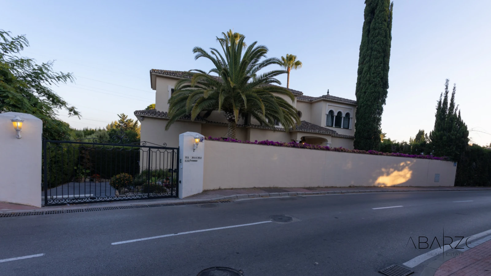 7 Bedroom Villa in Nagueles, Marbella Golden Mile with Pool and Garden — interior, Golden Mile, Marbella (40 of 47)