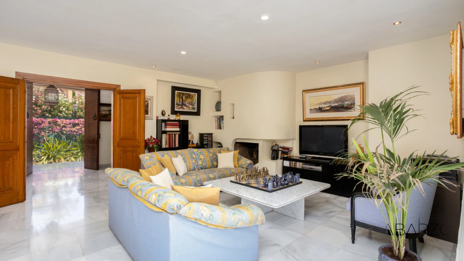 7 Bedroom Villa in Nagueles, Marbella Golden Mile with Pool and Garden — interior, Golden Mile, Marbella (9 of 47)