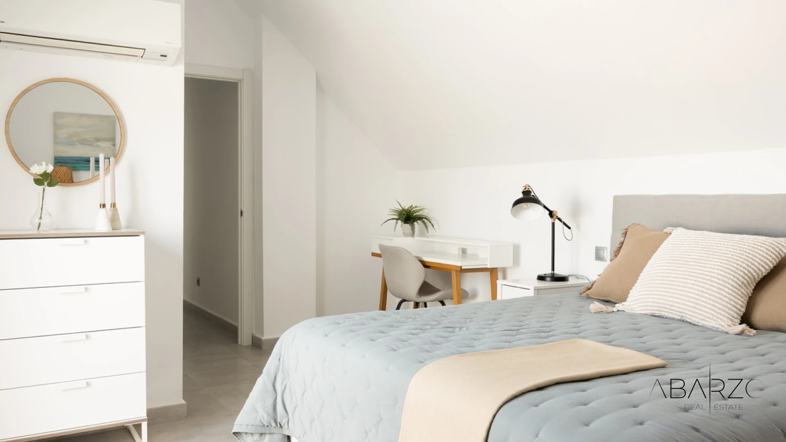 Stunning Duplex Penthouse in Nueva Andalucía with Sea Views and Terraces — interior, Nueva Andalucía, Marbella (6 of 26)