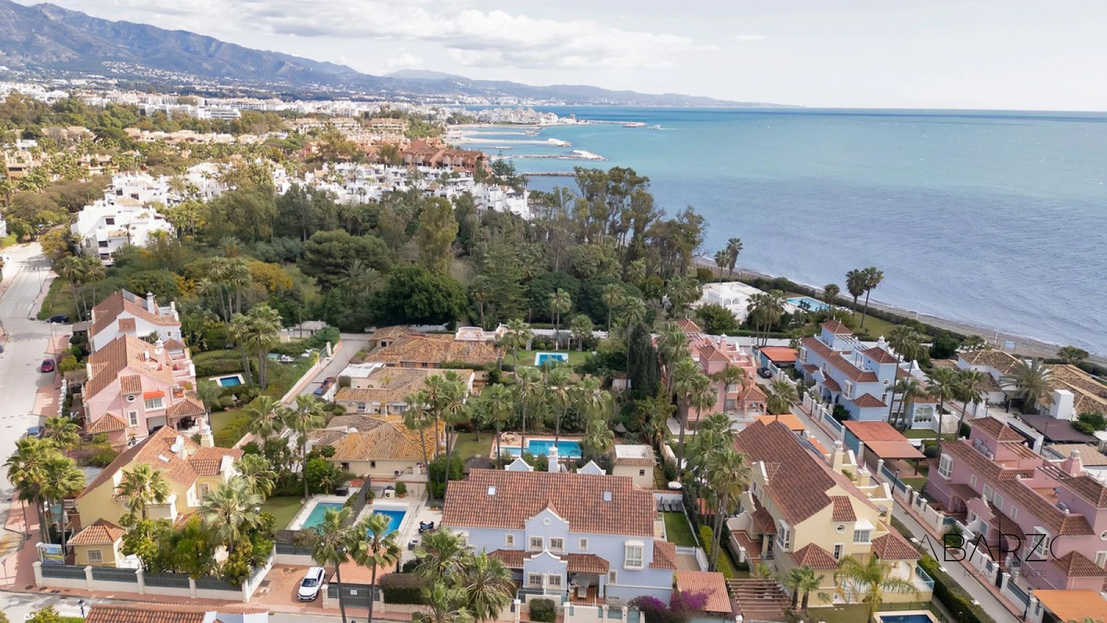 Villa adosada con piscina privada cerca de la playa y Puerto Banús — interior, Puerto Banús, Marbella (44 of 46)