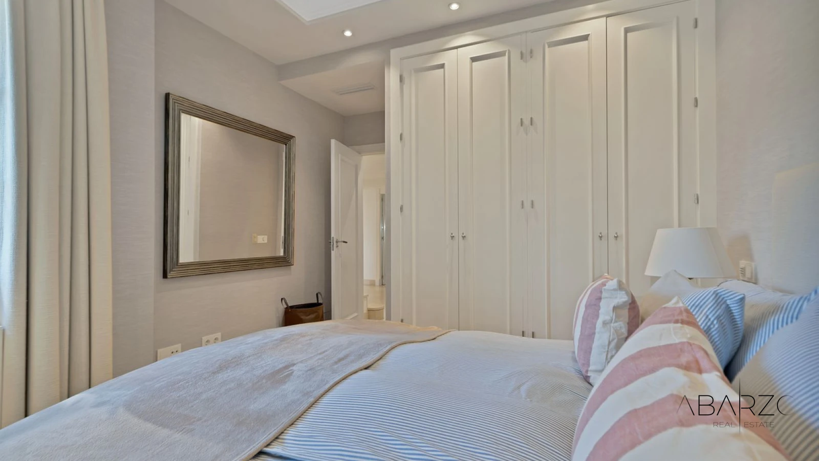 Villa adosada con piscina privada cerca de la playa y Puerto Banús — interior, Puerto Banús, Marbella (38 of 46)