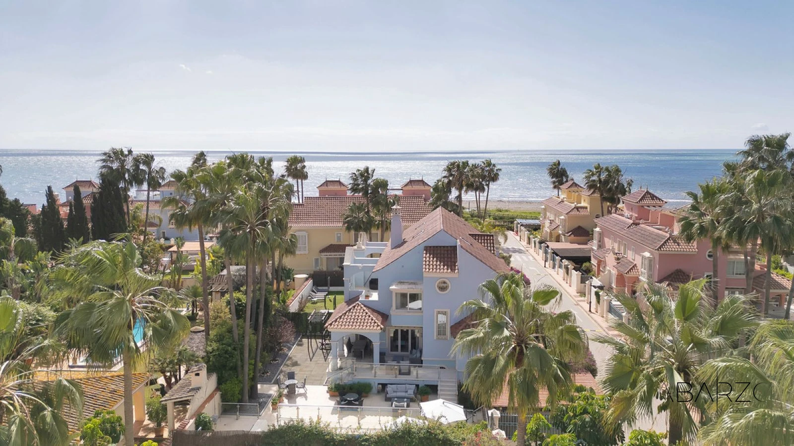 Villa adosada con piscina privada cerca de la playa y Puerto Banús — luxury property for sale in Puerto Banús, Marbella