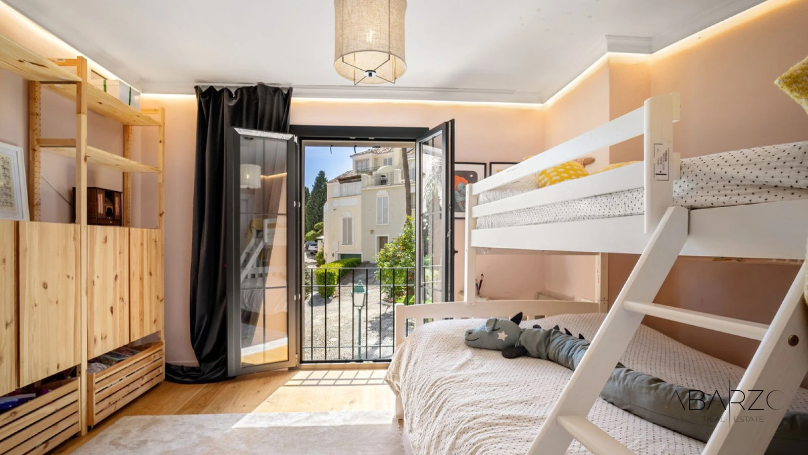 Andalusian Townhouse with Sea Views in The Golden Mile, Marbella — interior, Marbella Centro, Marbella (34 of 45)