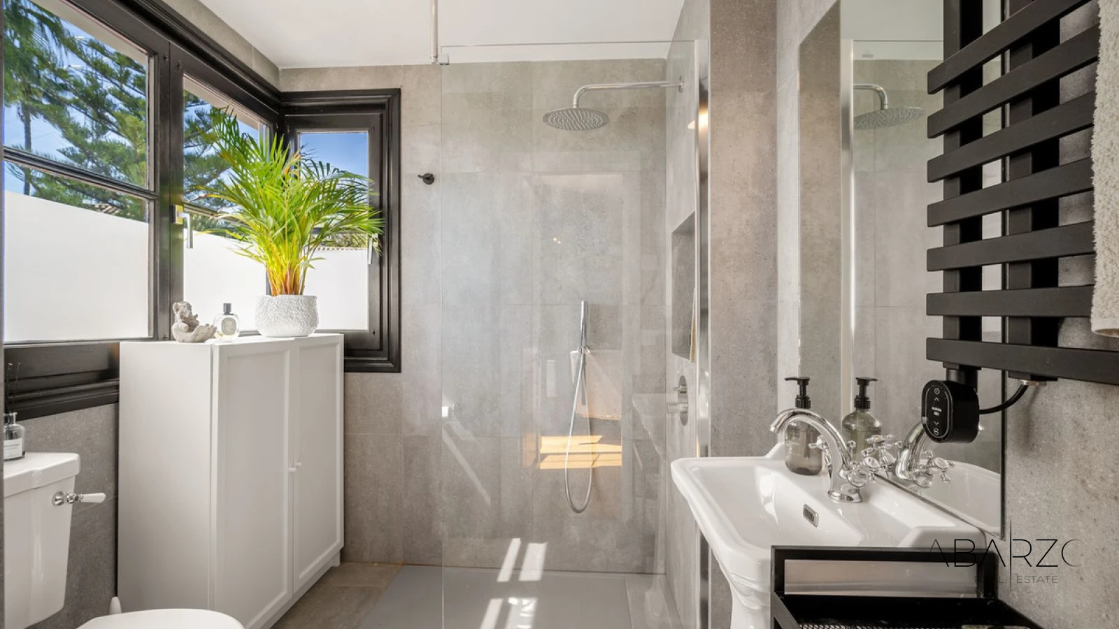 Andalusian Townhouse with Sea Views in The Golden Mile, Marbella — interior, Marbella Centro, Marbella (25 of 45)