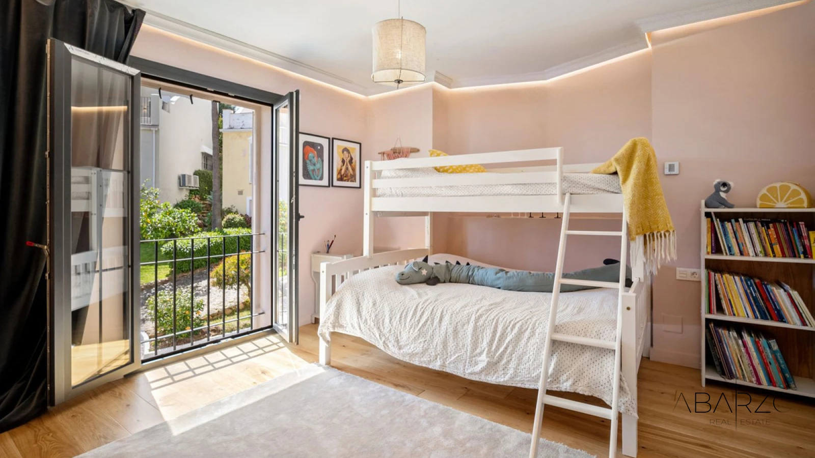 Andalusian Townhouse with Sea Views in The Golden Mile, Marbella — interior, Marbella Centro, Marbella (35 of 45)