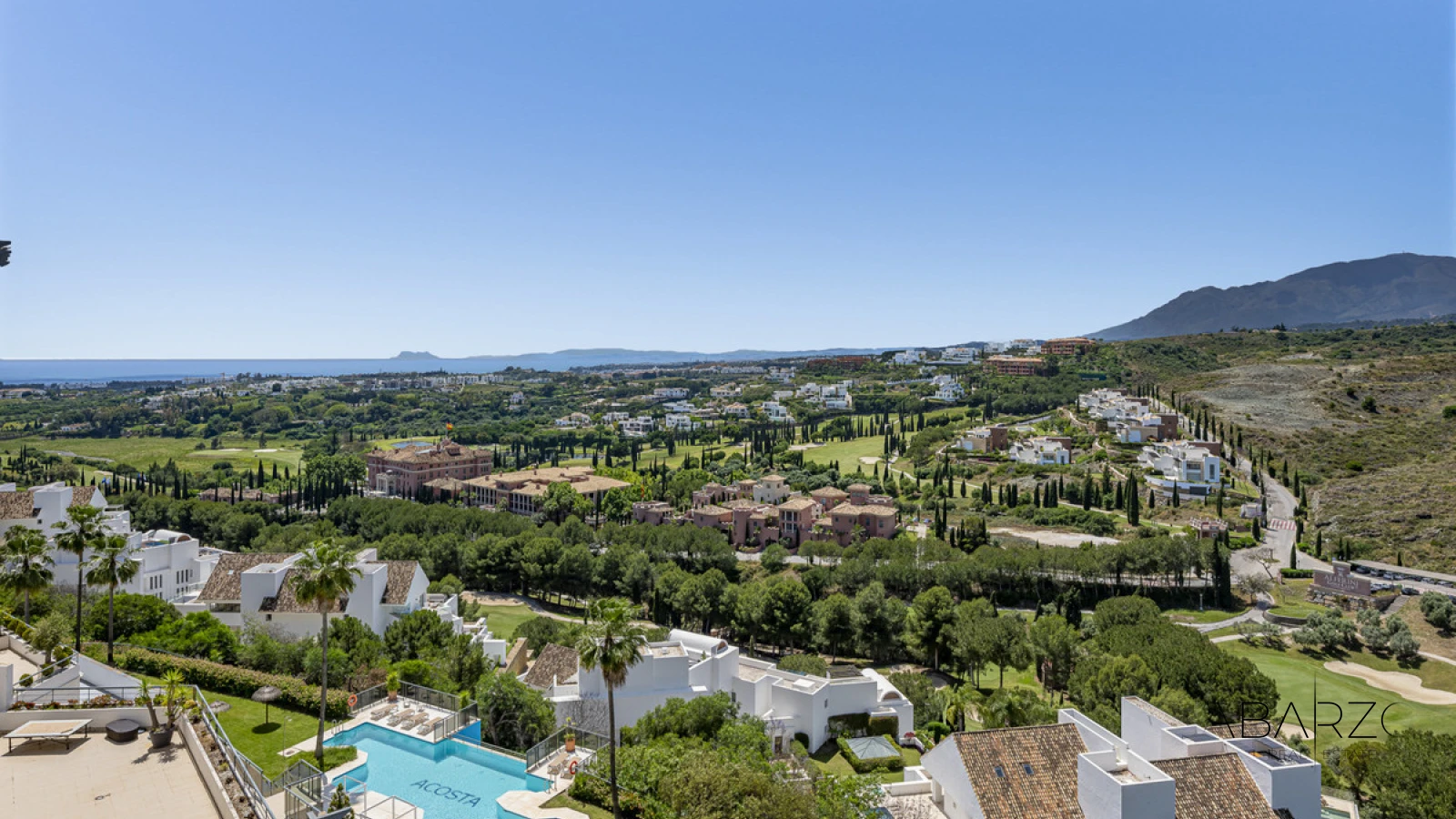 Ático con vistas al mar y al golf en Los Flamingos, Benahavis — luxury property for sale in Los Flamingos, Benahavís