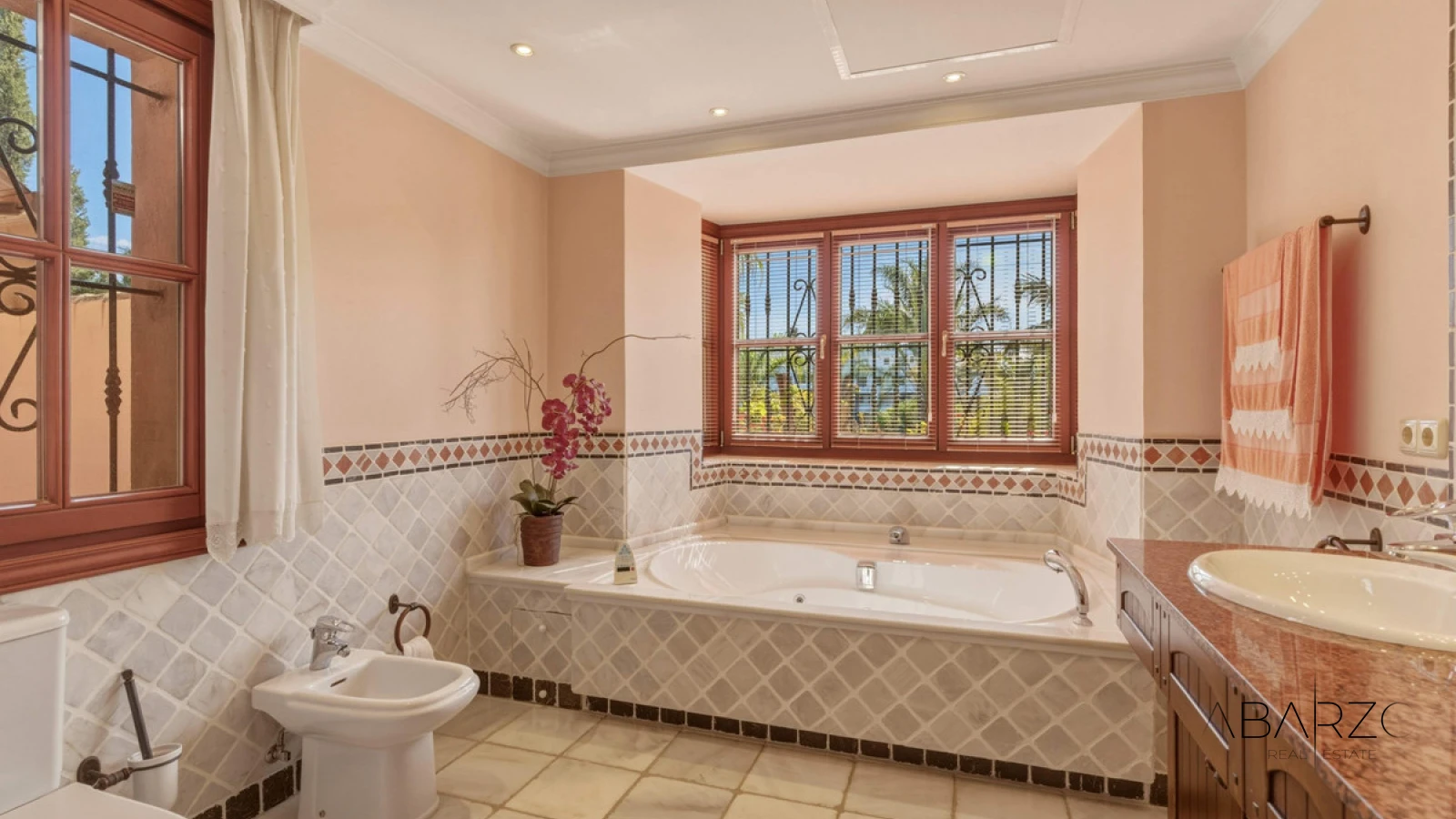 Villa with Panoramic Sea Views in El Herrojo Alto, Benahavís — interior, La Quinta, Benahavís (22 of 43)