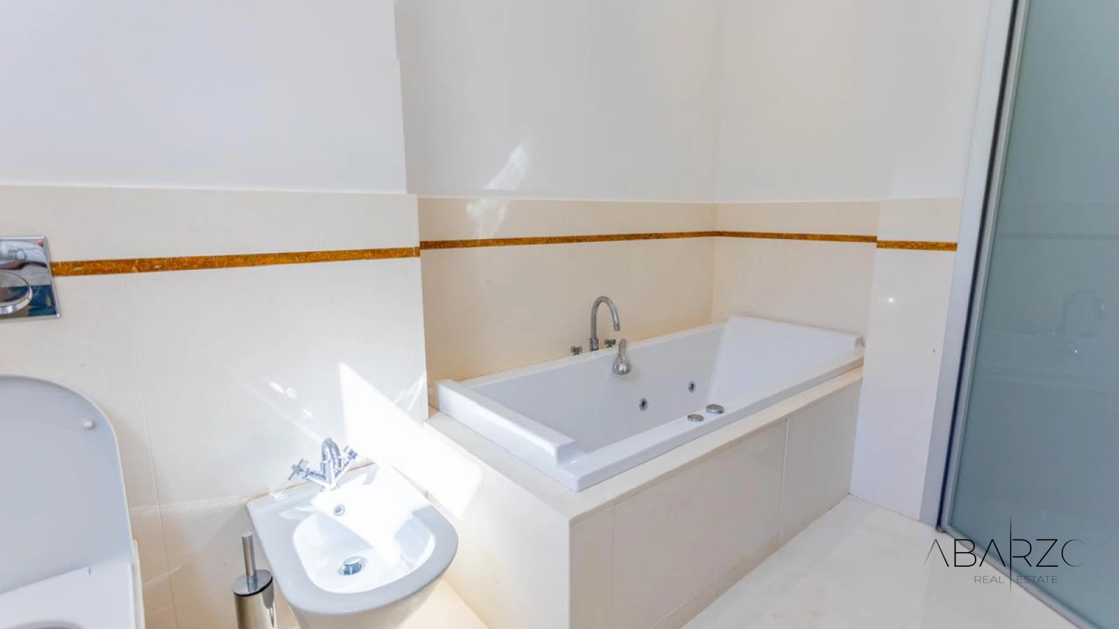 Corner Semi-Detached Villa with Panoramic Sea Views in Meisho Hills, Marbella — interior, Golden Mile, Marbella (23 of 32)