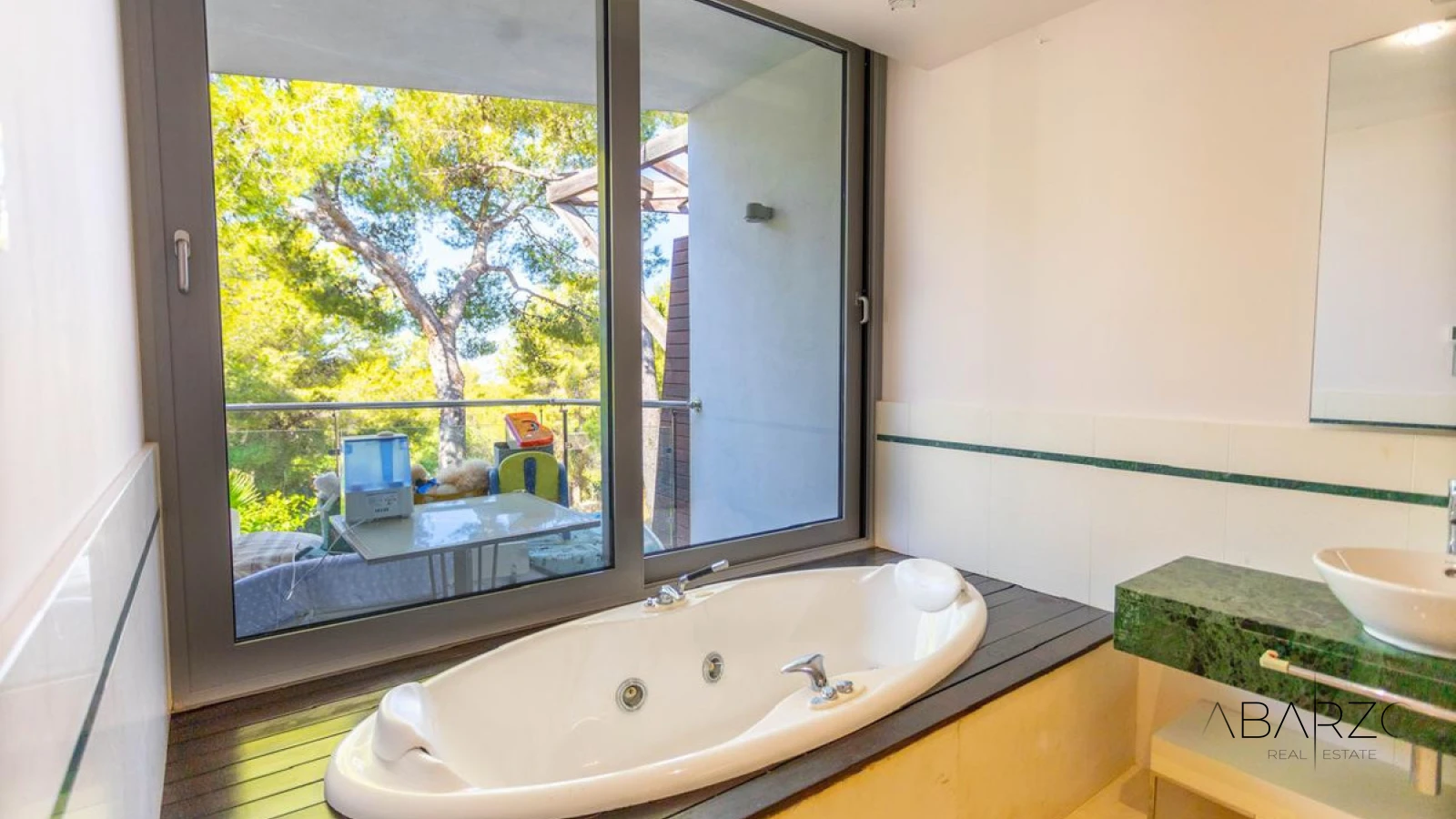 Corner Semi-Detached Villa with Panoramic Sea Views in Meisho Hills, Marbella — interior, Golden Mile, Marbella (18 of 32)