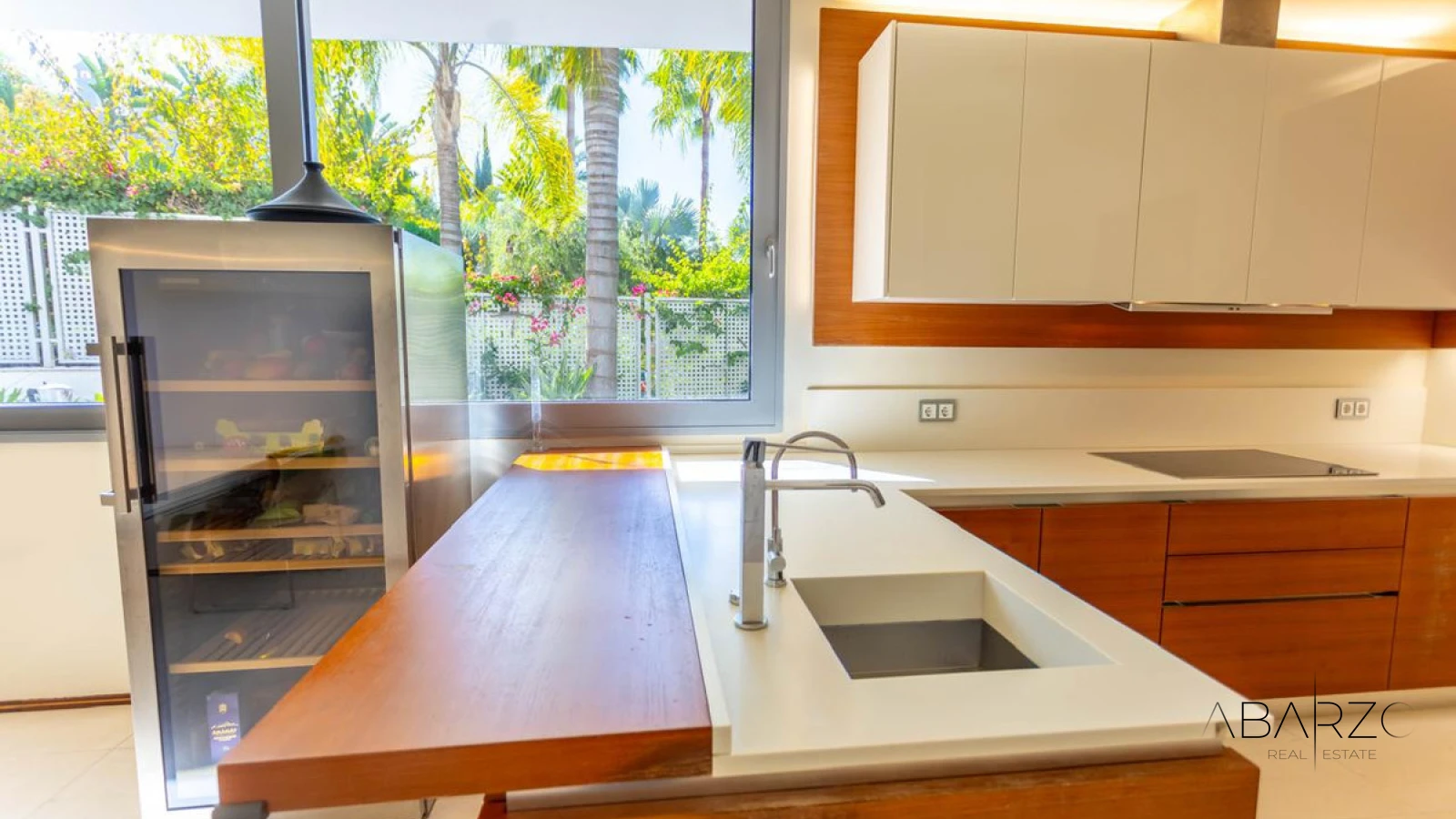 Corner Semi-Detached Villa with Panoramic Sea Views in Meisho Hills, Marbella — interior, Golden Mile, Marbella (7 of 32)