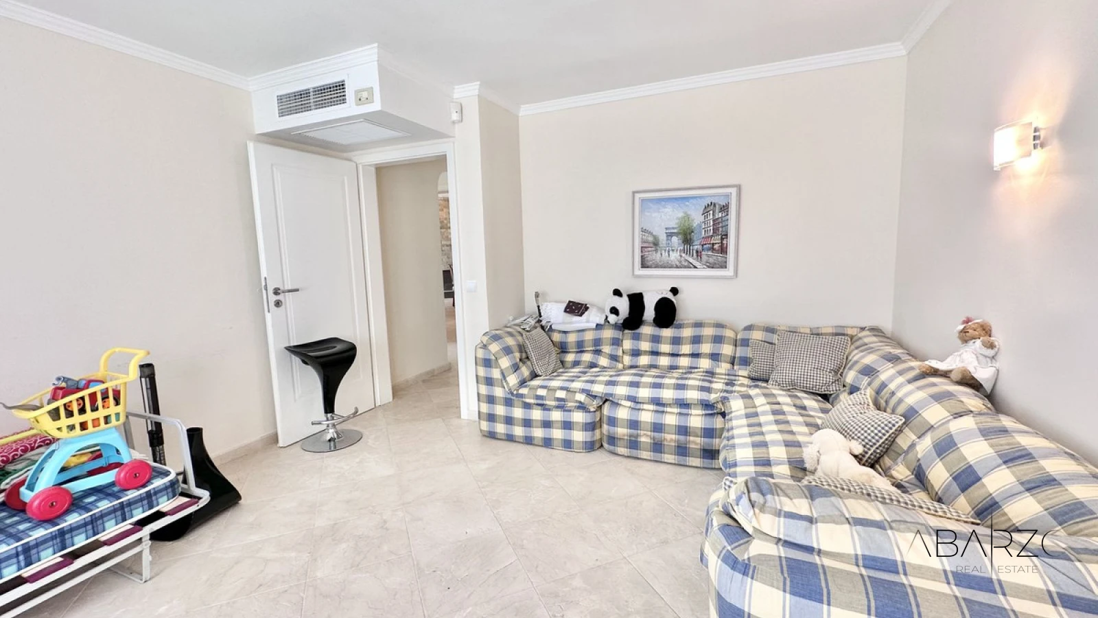 Large villa for sale in El Rosario with sea views and pool — interior, Marbella East, Marbella (48 of 49)