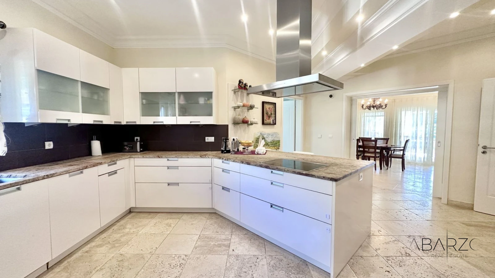 Large villa for sale in El Rosario with sea views and pool — interior, Marbella East, Marbella (15 of 49)