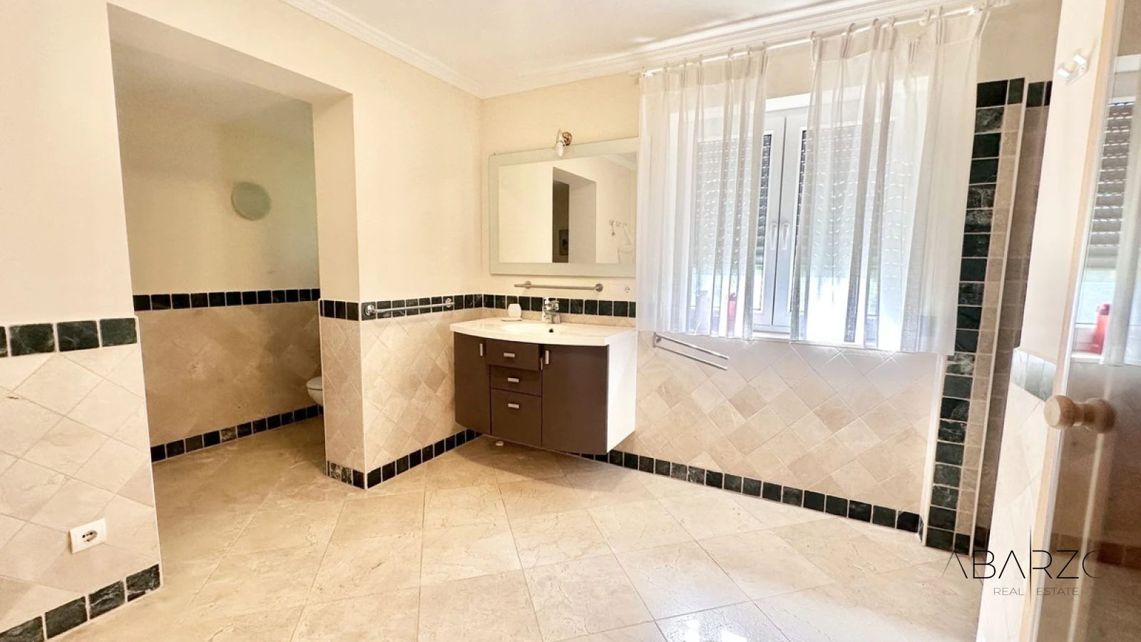 Large villa for sale in El Rosario with sea views and pool — interior, Marbella East, Marbella (41 of 49)