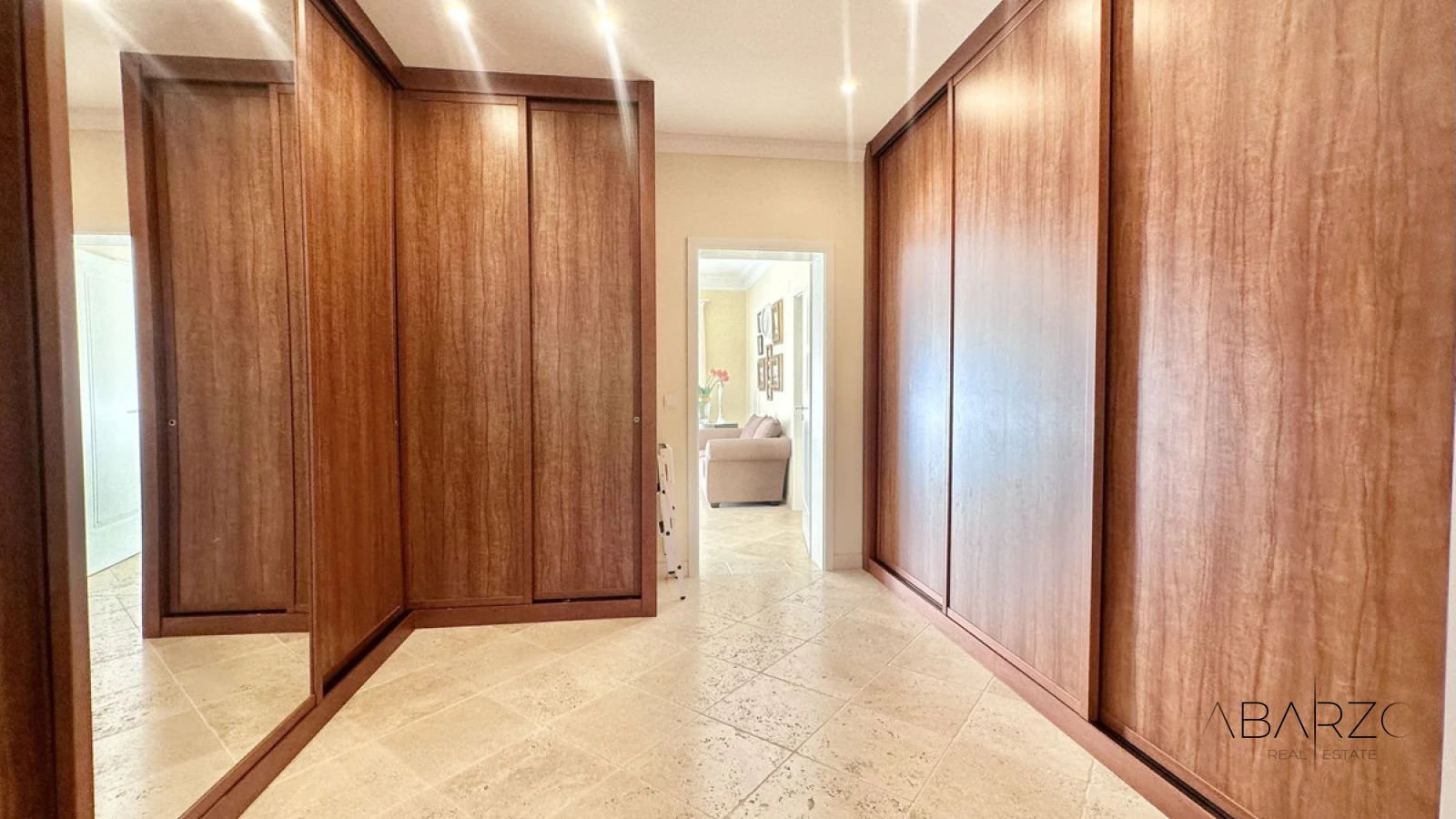 Large villa for sale in El Rosario with sea views and pool — interior, Marbella East, Marbella (23 of 49)