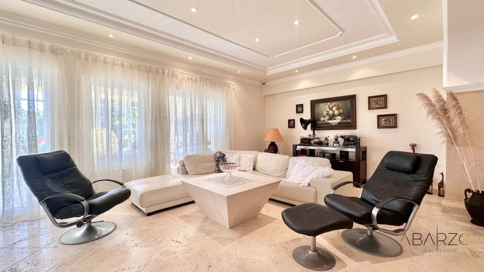 Large villa for sale in El Rosario with sea views and pool — interior, Marbella East, Marbella (4 of 49)