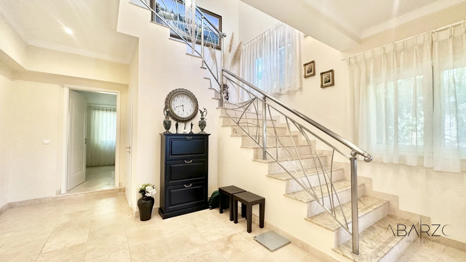 Large villa for sale in El Rosario with sea views and pool — interior, Marbella East, Marbella (5 of 49)