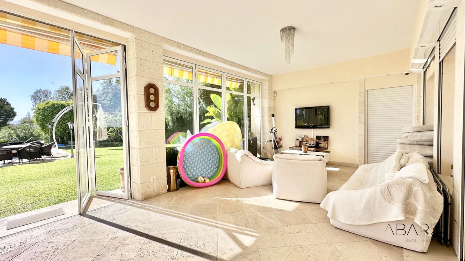 Large villa for sale in El Rosario with sea views and pool — interior, Marbella East, Marbella (14 of 49)