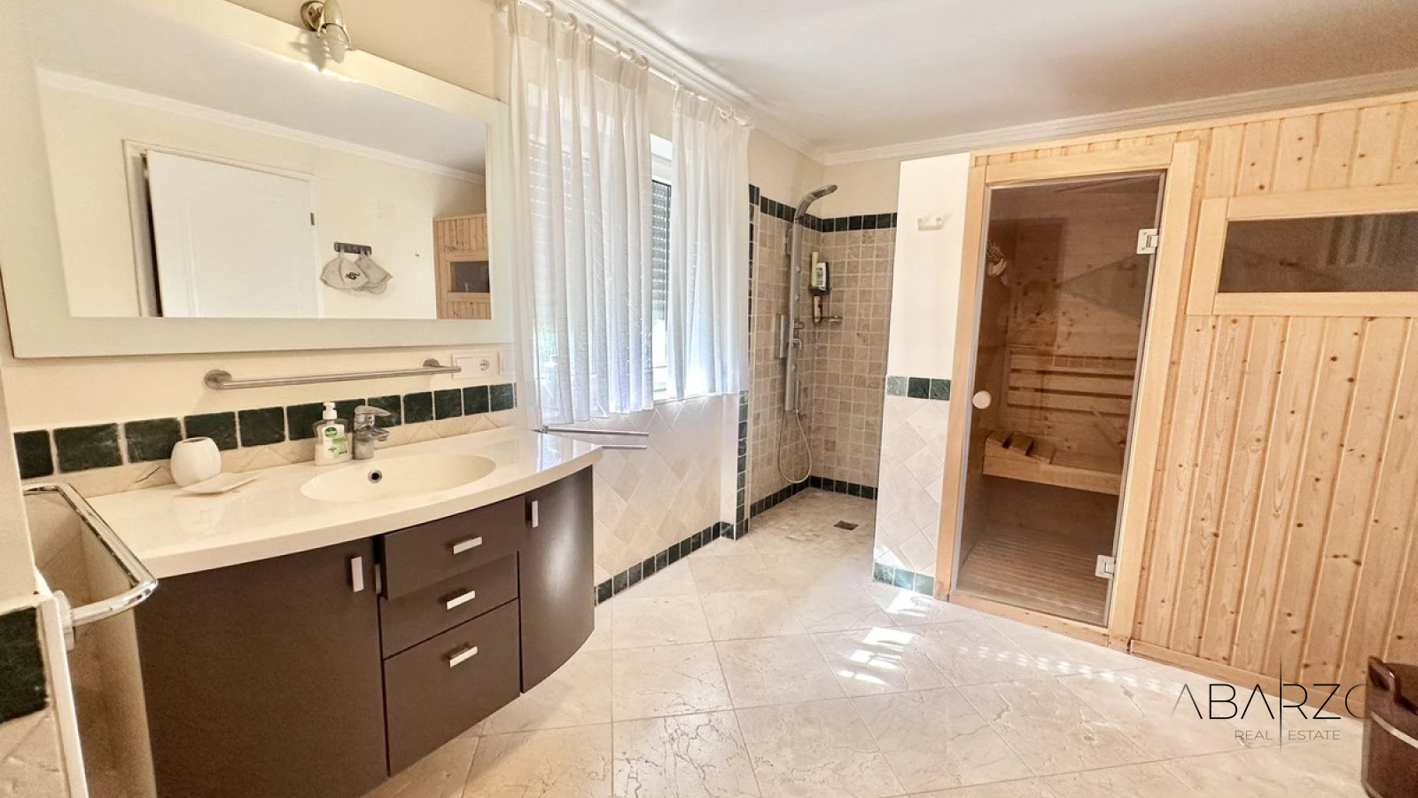 Large villa for sale in El Rosario with sea views and pool — interior, Marbella East, Marbella (40 of 49)