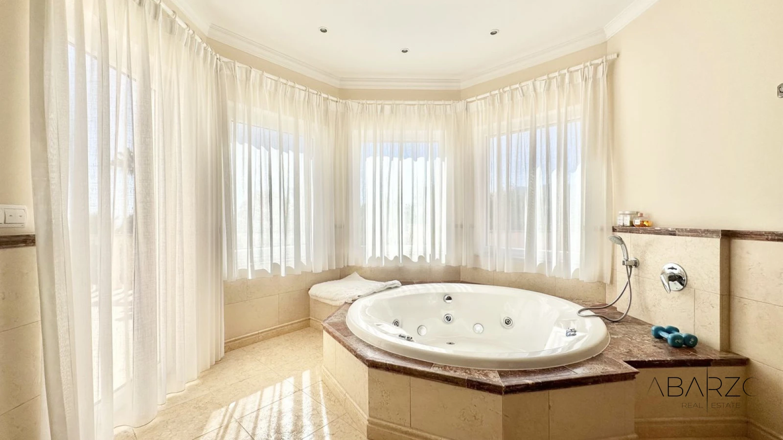 Large villa for sale in El Rosario with sea views and pool — interior, Marbella East, Marbella (28 of 49)