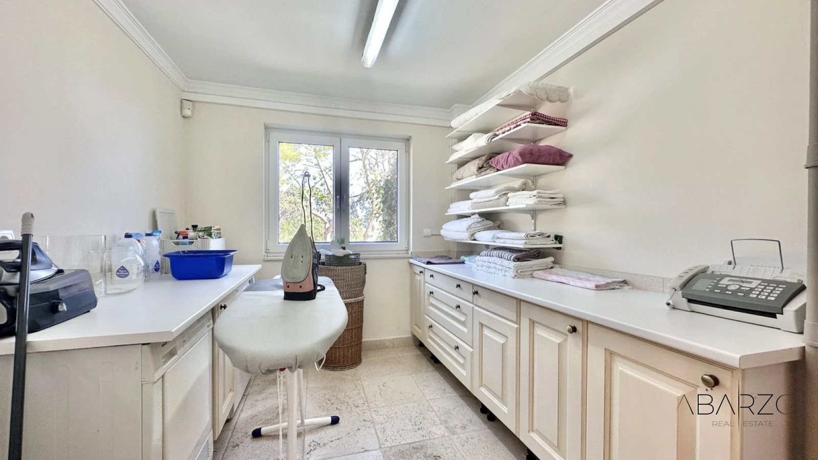 Large villa for sale in El Rosario with sea views and pool — interior, Marbella East, Marbella (18 of 49)