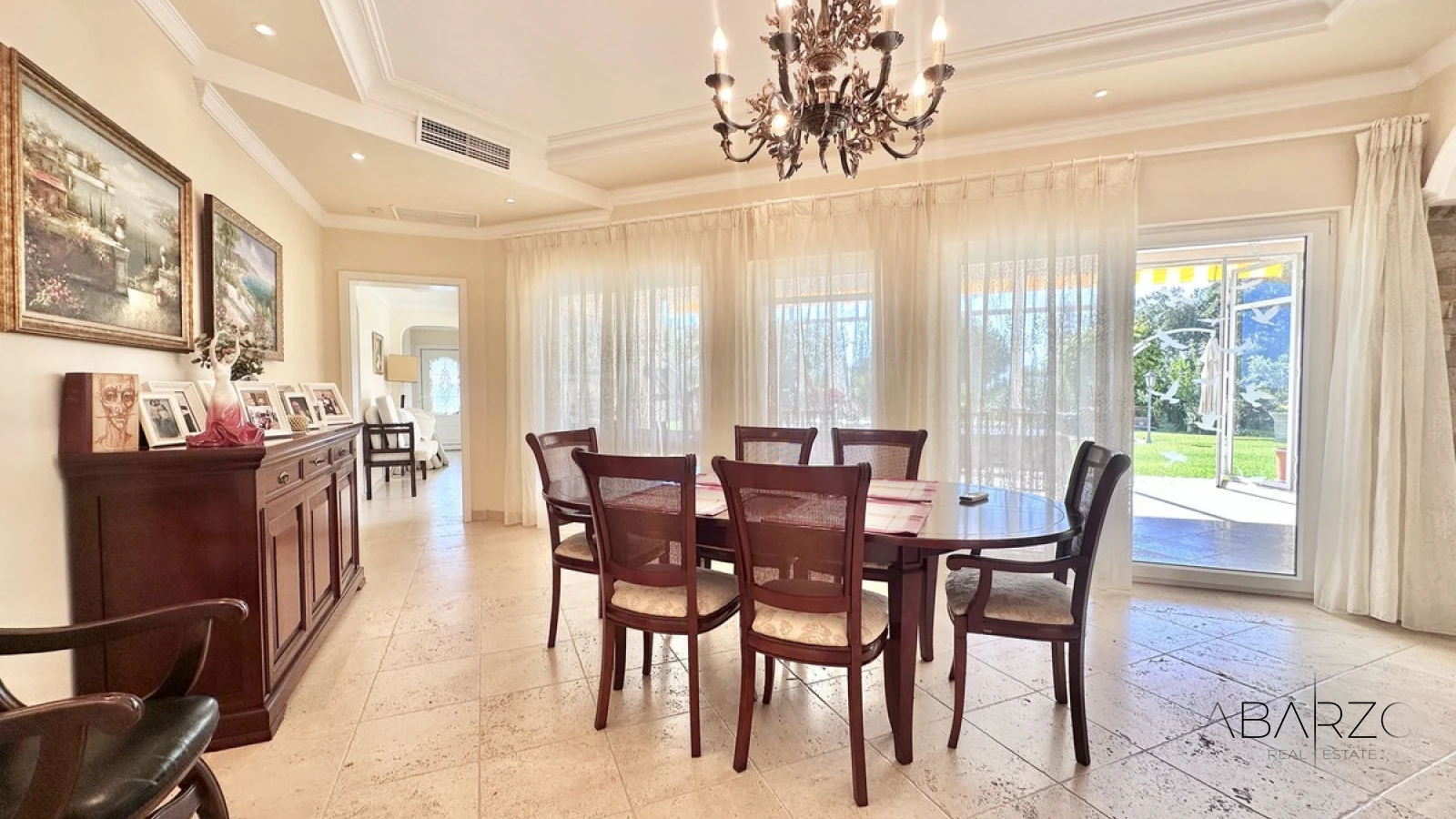 Large villa for sale in El Rosario with sea views and pool — interior, Marbella East, Marbella (11 of 49)