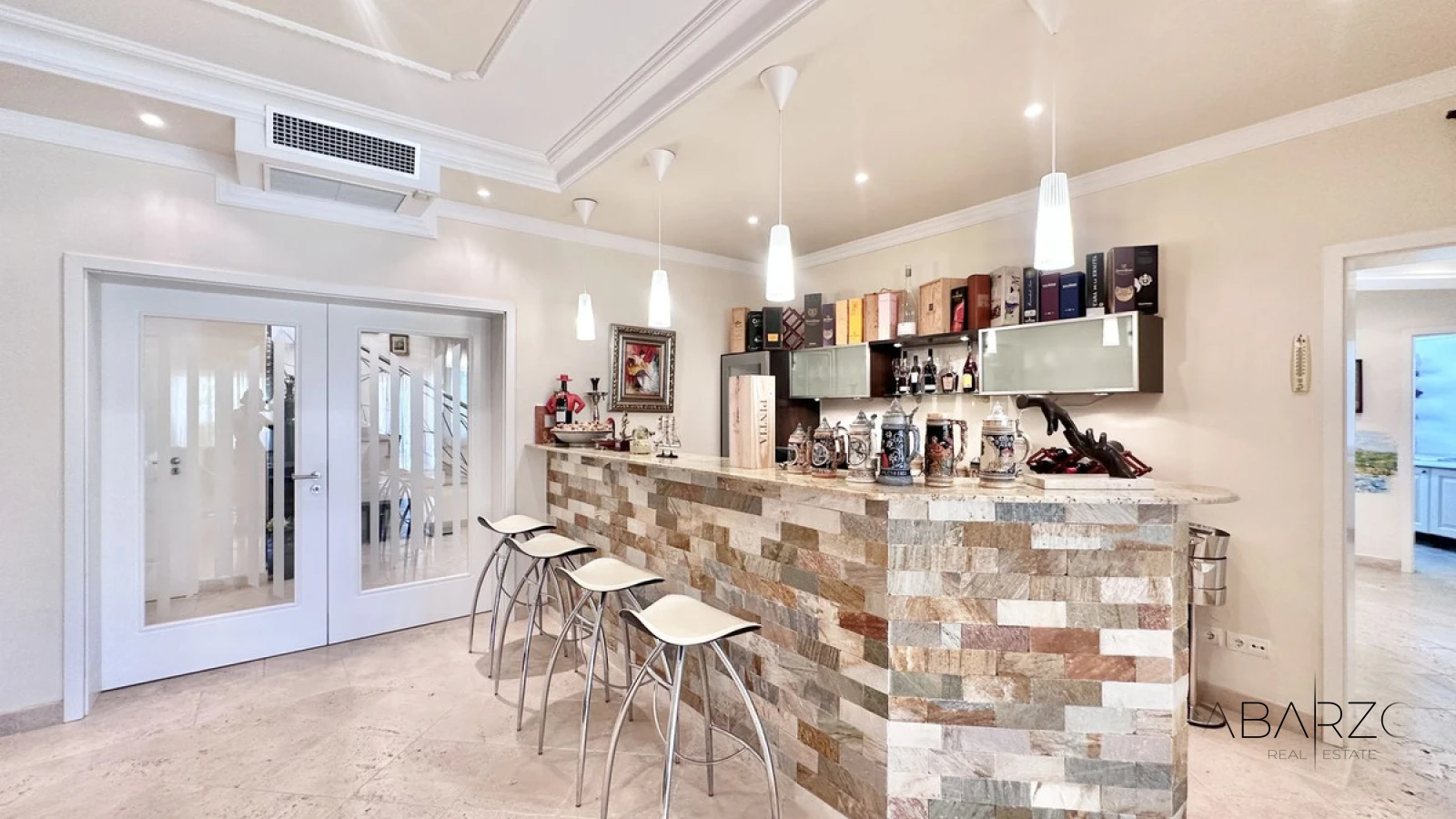 Large villa for sale in El Rosario with sea views and pool — interior, Marbella East, Marbella (9 of 49)