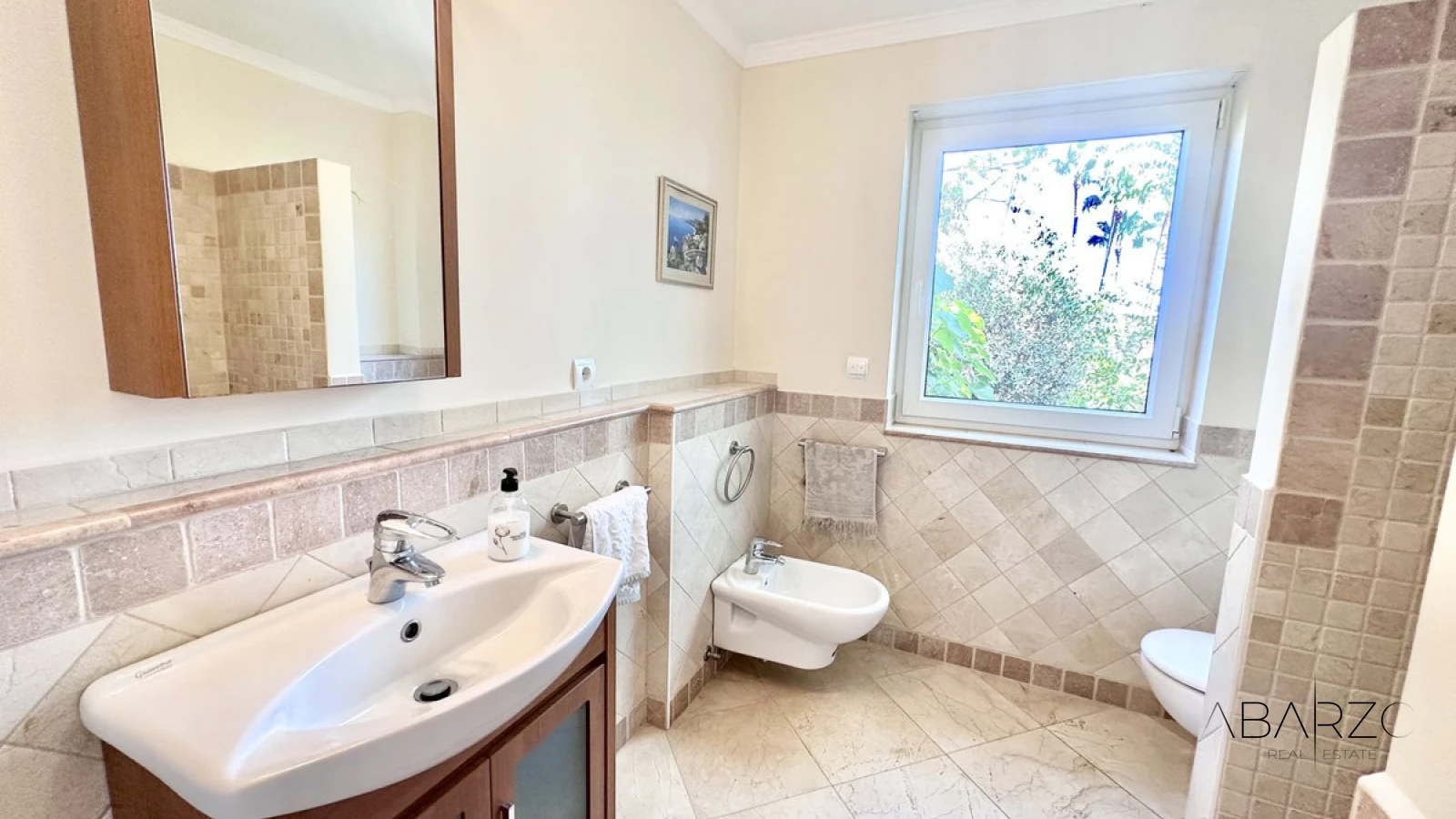 Large villa for sale in El Rosario with sea views and pool — interior, Marbella East, Marbella (49 of 49)