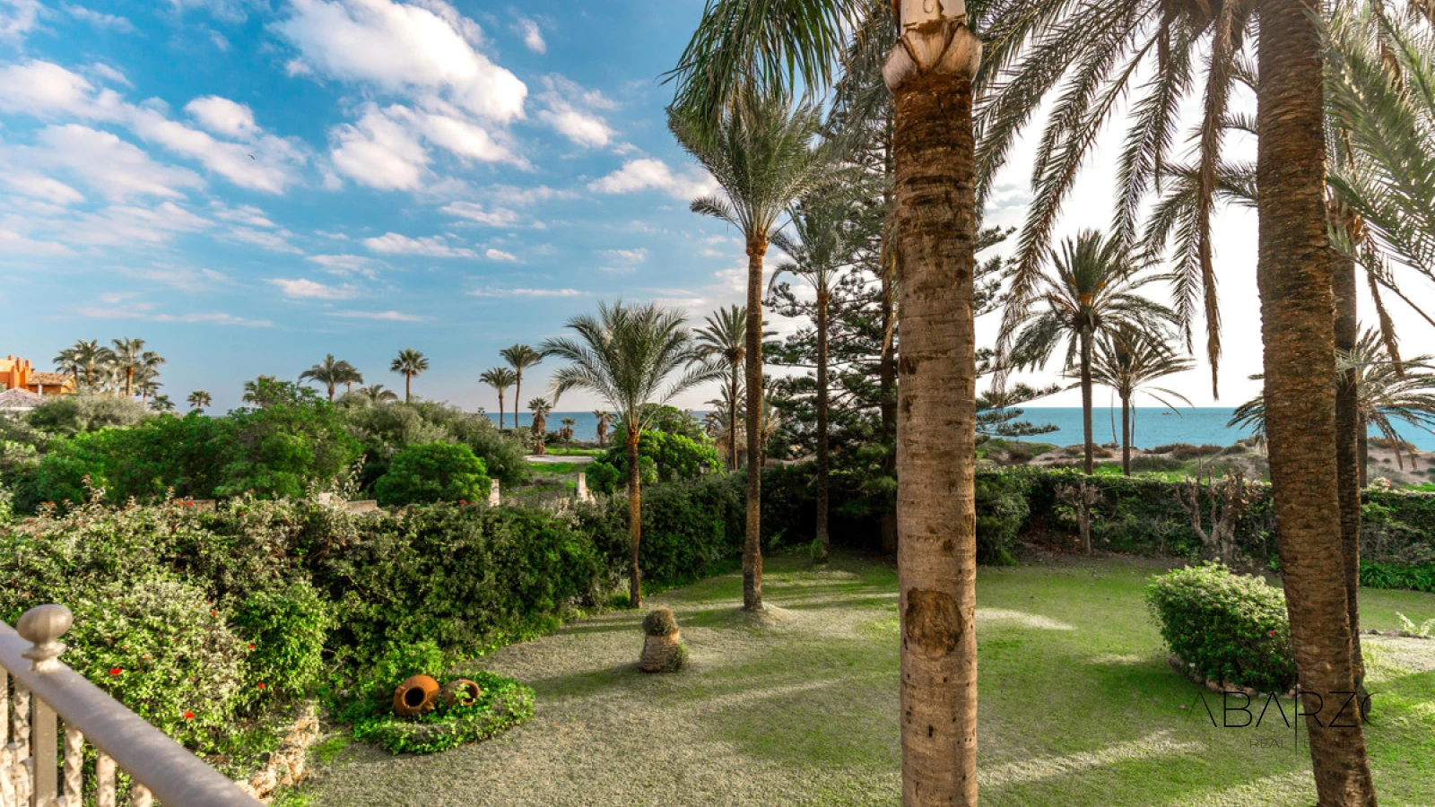 Frontline Beach Villa with Sea Views and Pool in Los Monteros, Marbella — interior, Marbella East, Marbella (9 of 24)
