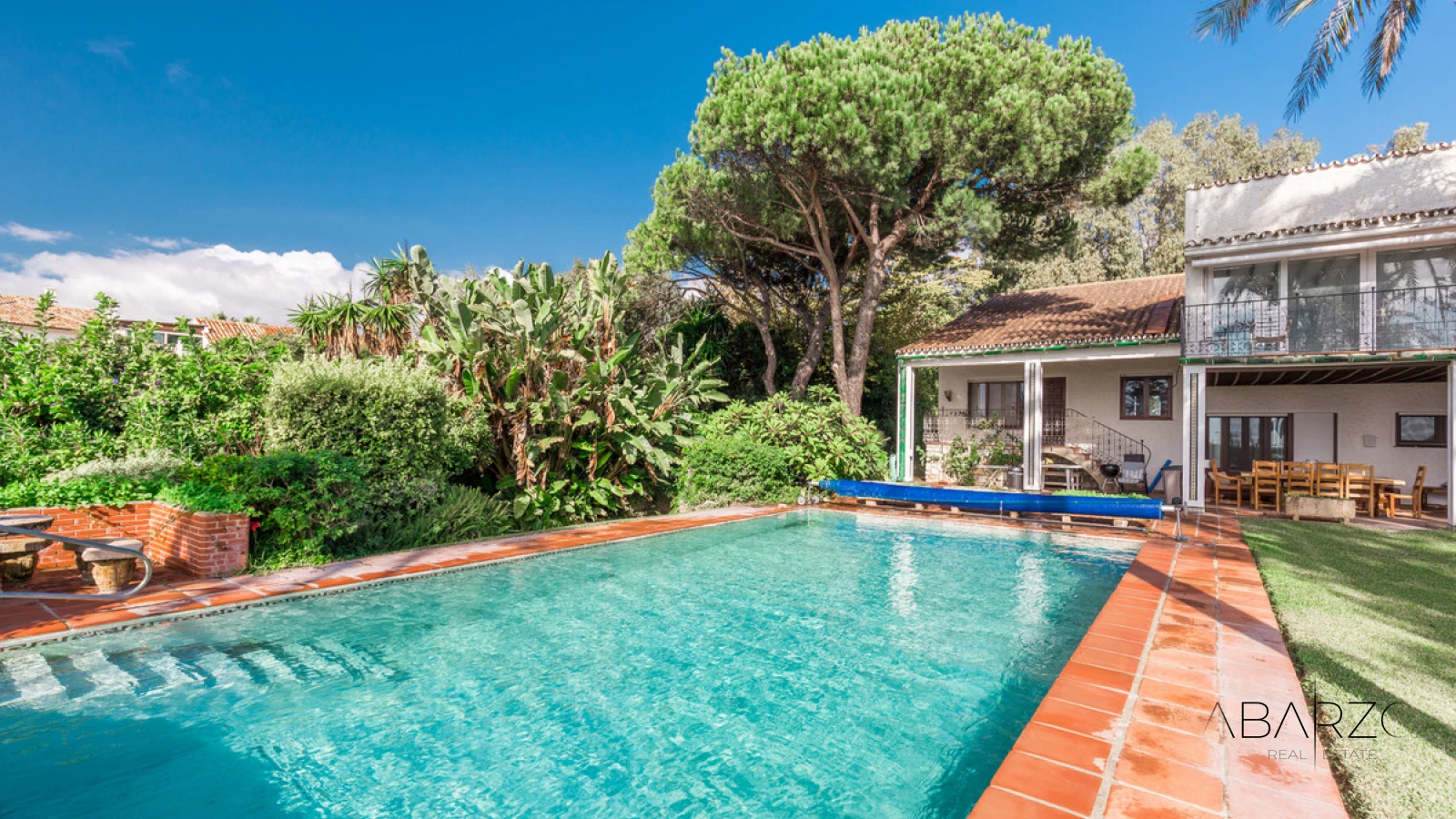 Frontline Beach Villa with Sea Views and Pool in Los Monteros, Marbella — interior, Marbella East, Marbella (8 of 24)
