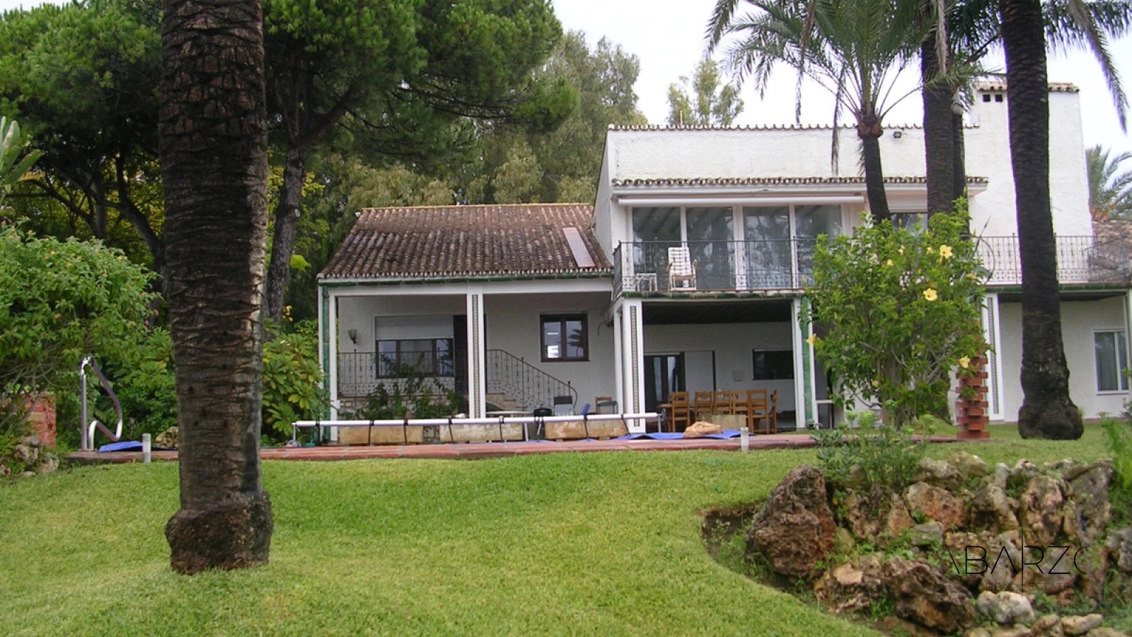 Frontline Beach Villa with Sea Views and Pool in Los Monteros, Marbella — interior, Marbella East, Marbella (16 of 24)