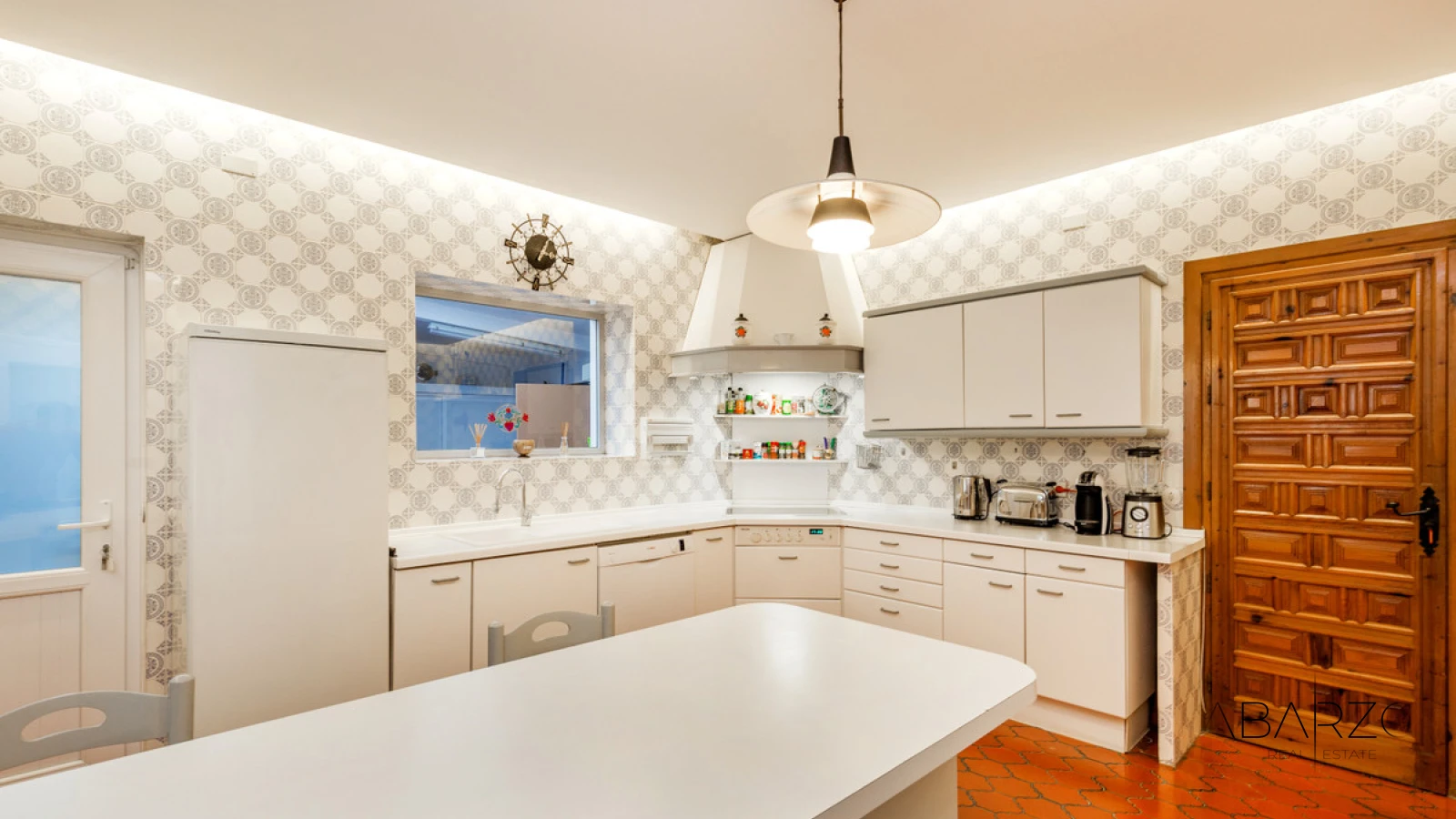 Frontline Beach Villa with Sea Views and Pool in Los Monteros, Marbella — interior, Marbella East, Marbella (22 of 24)