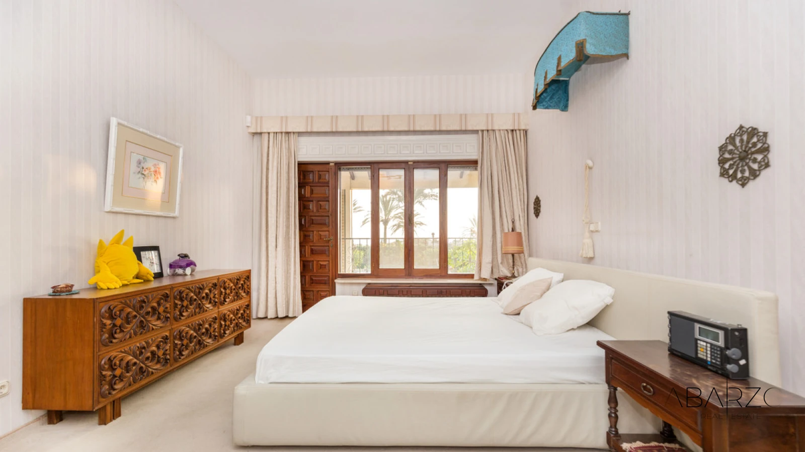 Frontline Beach Villa with Sea Views and Pool in Los Monteros, Marbella — interior, Marbella East, Marbella (10 of 24)