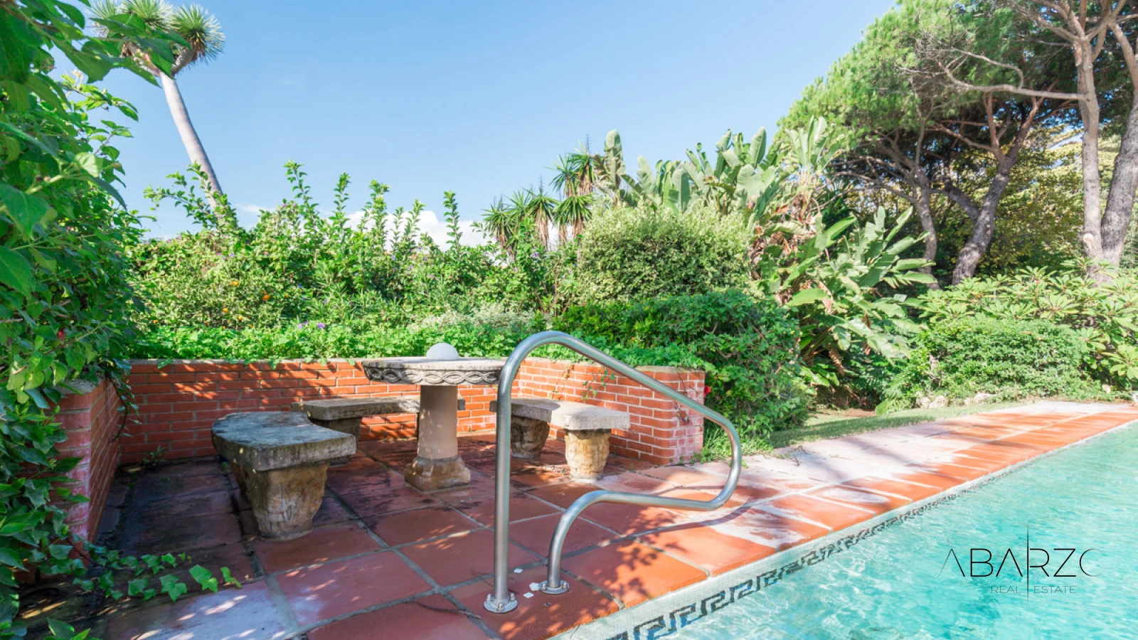 Frontline Beach Villa with Sea Views and Pool in Los Monteros, Marbella — interior, Marbella East, Marbella (19 of 24)