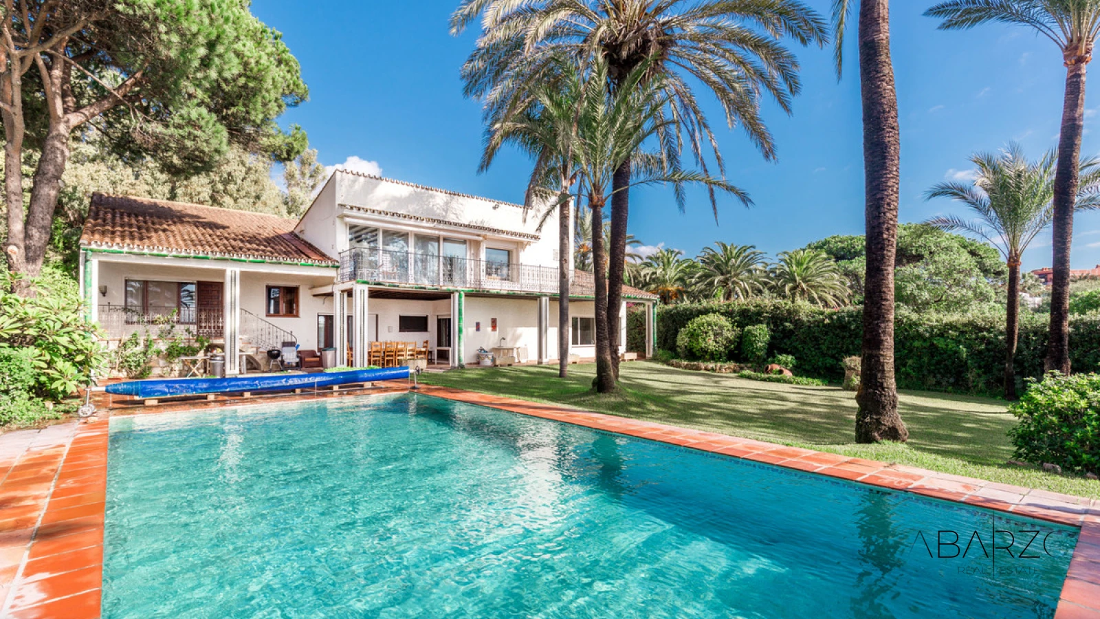 Frontline Beach Villa with Sea Views and Pool in Los Monteros, Marbella — interior, Marbella East, Marbella (7 of 24)