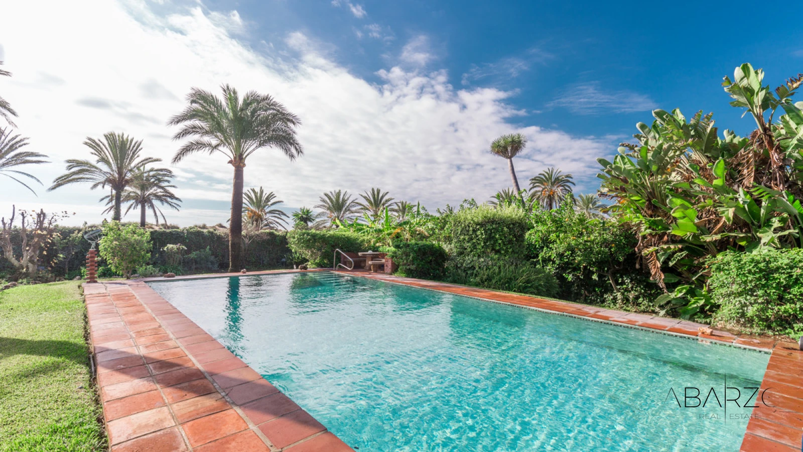 Frontline Beach Villa with Sea Views and Pool in Los Monteros, Marbella — interior, Marbella East, Marbella (5 of 24)