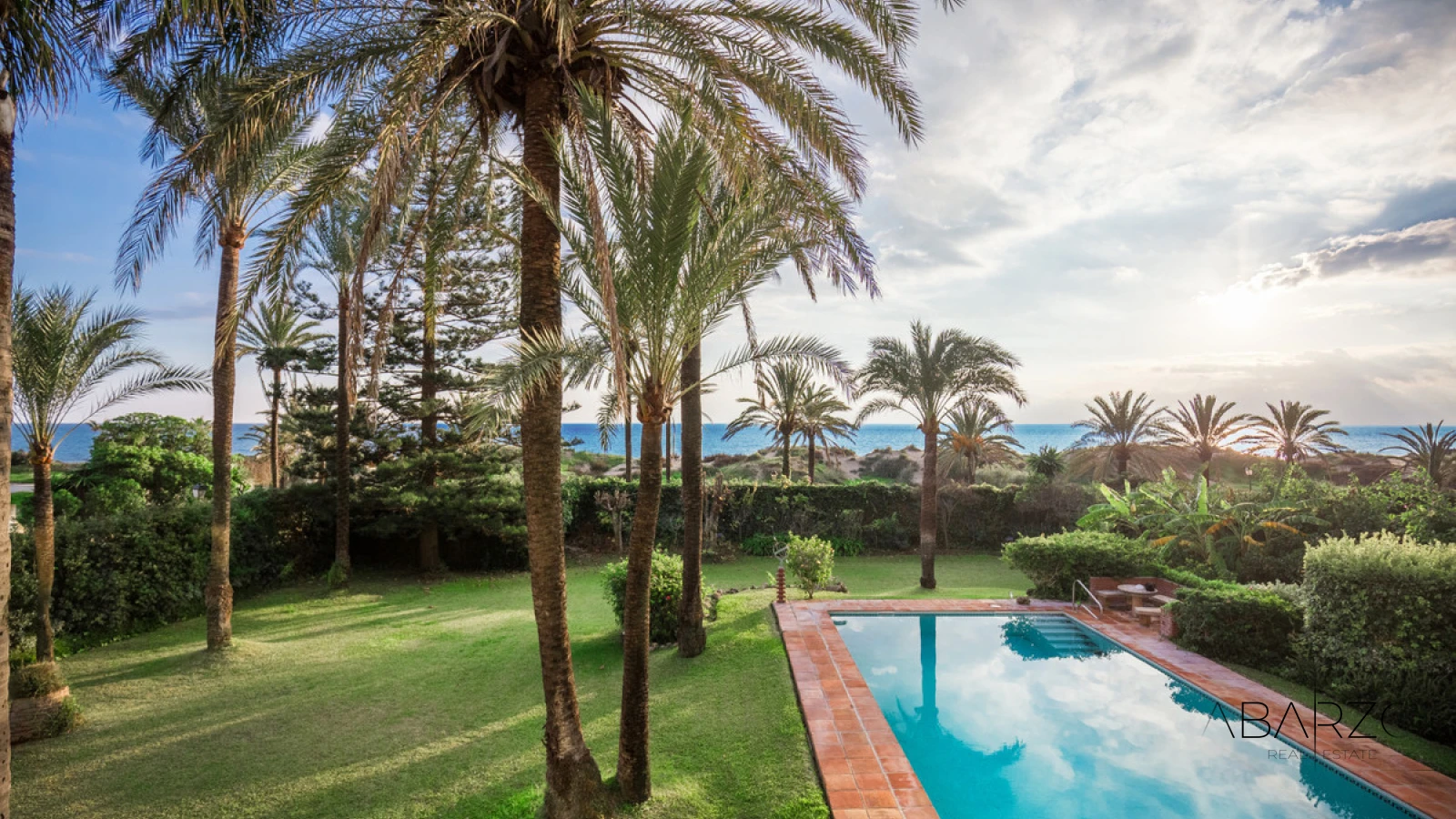 Frontline Beach Villa with Sea Views and Pool in Los Monteros, Marbella — interior, Marbella East, Marbella (3 of 24)