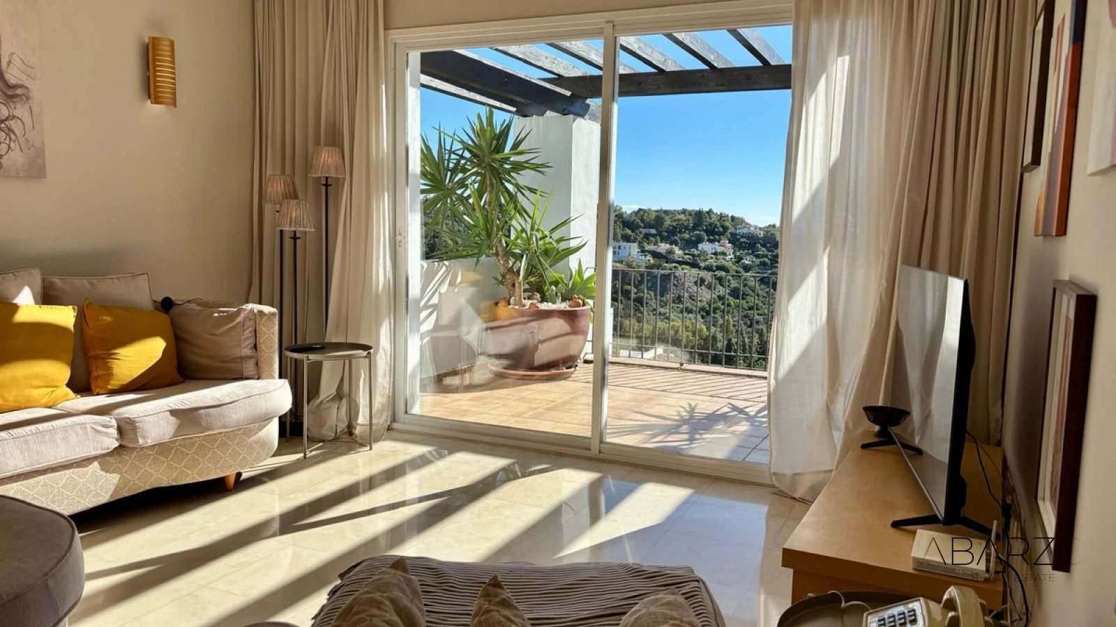 Top Floor 3-Bedroom Apartment in Altos de La Quinta with Spectacular Views — interior, La Quinta, Benahavís (4 of 29)