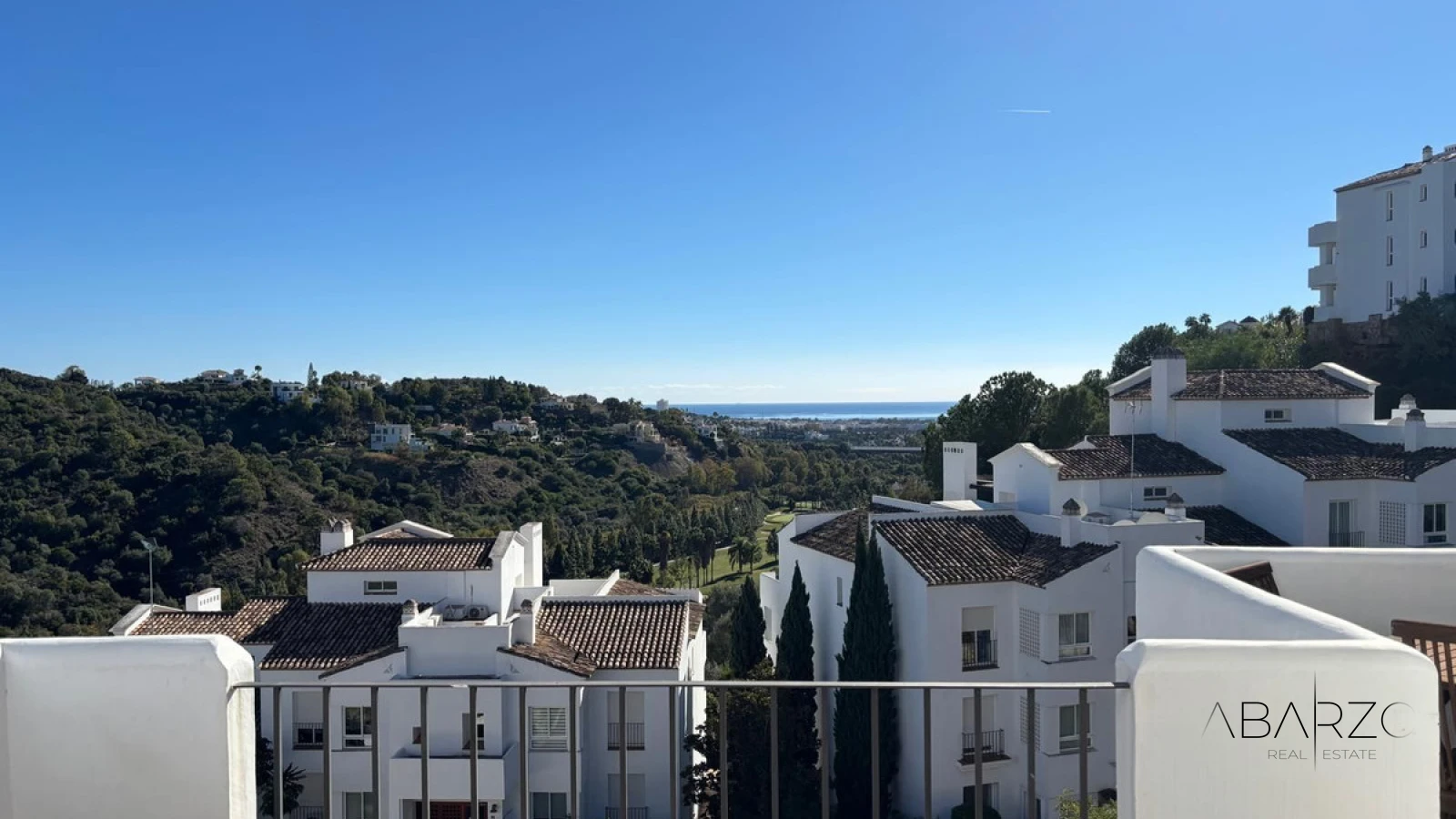 Top Floor 3-Bedroom Apartment in Altos de La Quinta with Spectacular Views — luxury property for sale in La Quinta, Benahavís