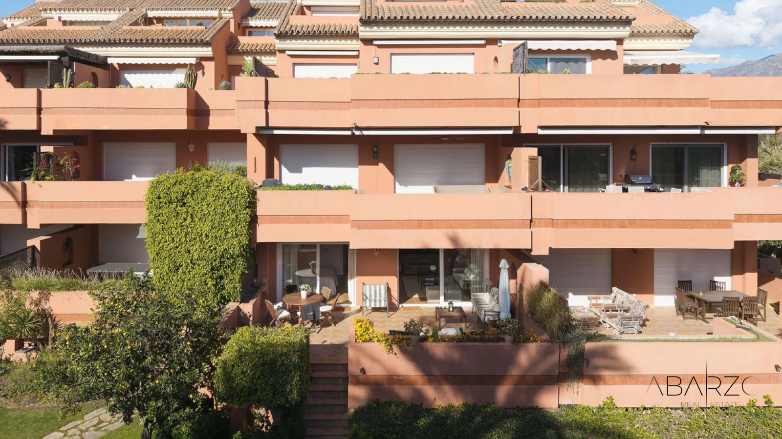 Apartamento con terraza privada y piscina en la playa de Marbella — interior, Puerto Banús, Marbella (24 of 25)