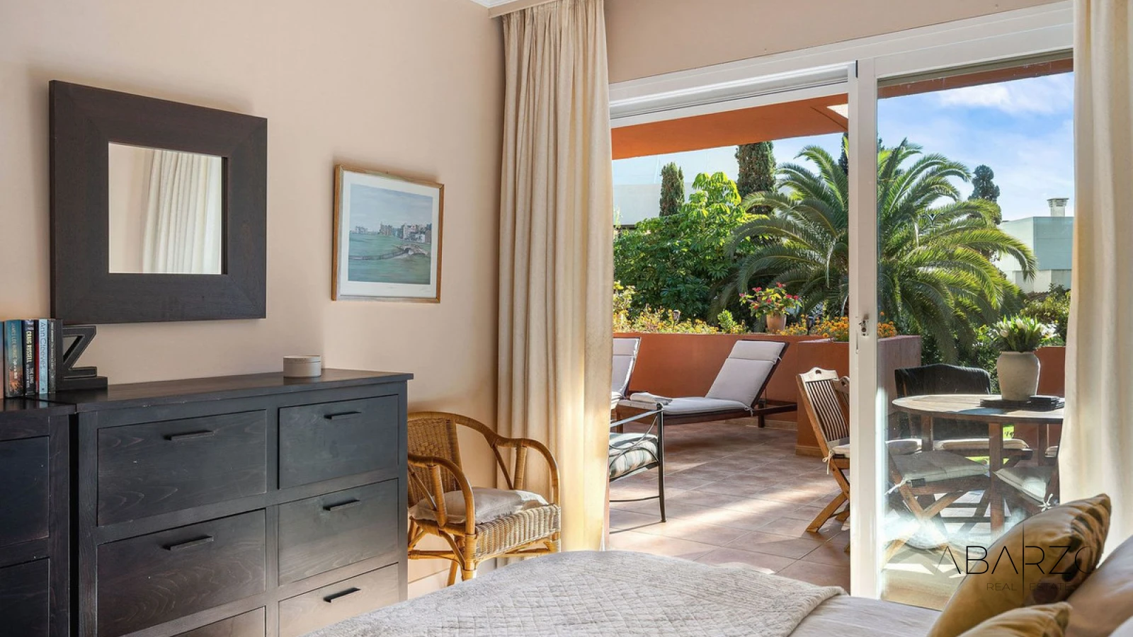 Apartamento con terraza privada y piscina en la playa de Marbella — interior, Puerto Banús, Marbella (19 of 25)