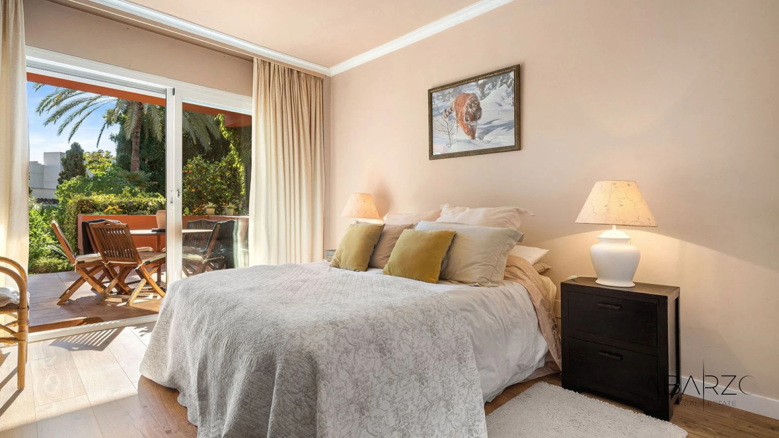 Apartamento con terraza privada y piscina en la playa de Marbella — interior, Puerto Banús, Marbella (7 of 25)