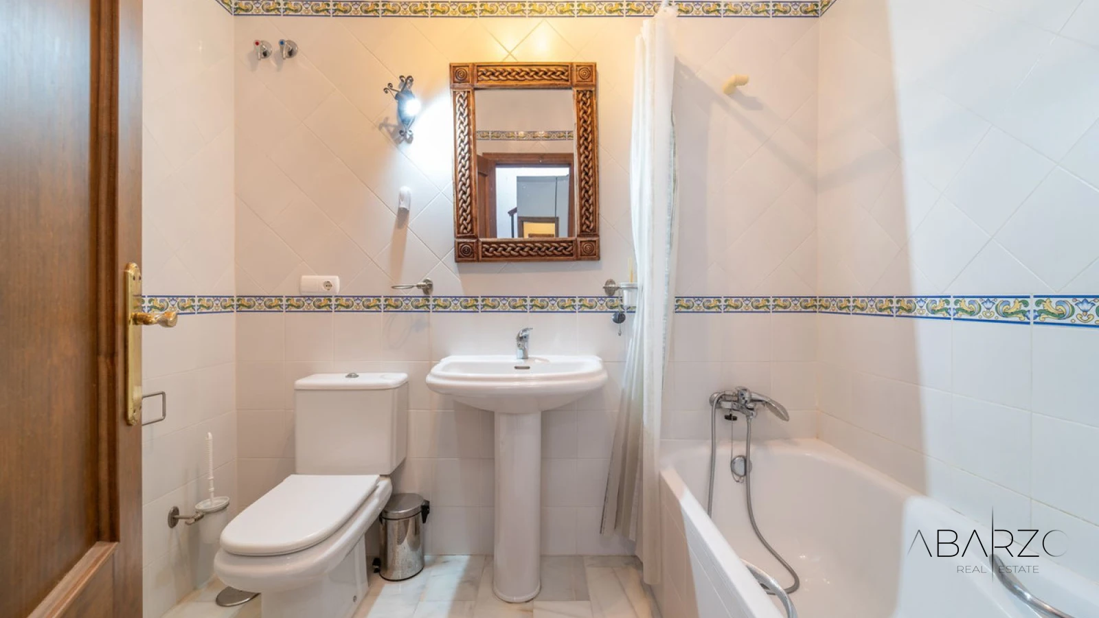 Трёхэтажный Таунхаус в Марбелье с Видом на Море и Общим Бассейном — interior, Marbella East, Marbella (19 of 39)