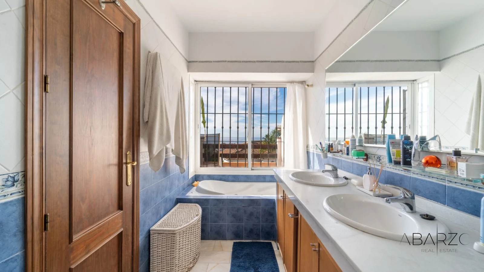 Трёхэтажный Таунхаус в Марбелье с Видом на Море и Общим Бассейном — interior, Marbella East, Marbella (28 of 39)