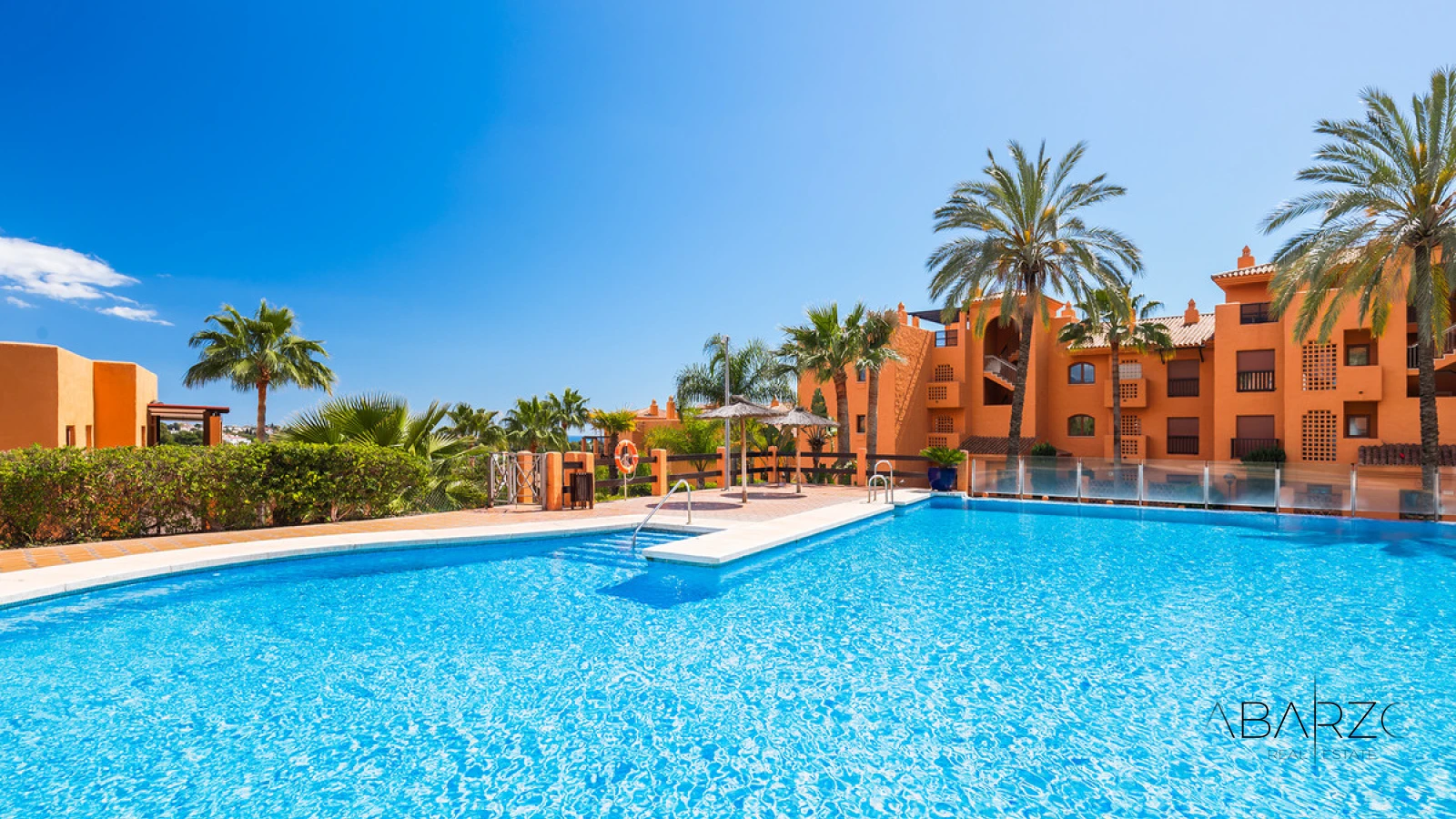 Fully renovated 3-bedroom garden apartment in Gazules del Sol, Benahavís with private terrace and pool access — luxury property for sale in Los Flamingos, Benahavís