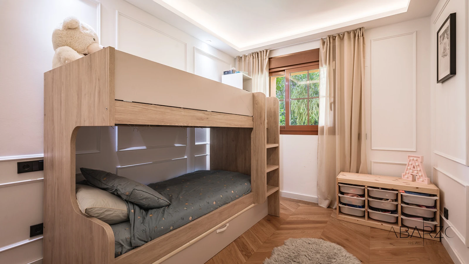 Fully renovated 3-bedroom garden apartment in Gazules del Sol, Benahavís with private terrace and pool access — interior, Los Flamingos, Benahavís (15 of 32)