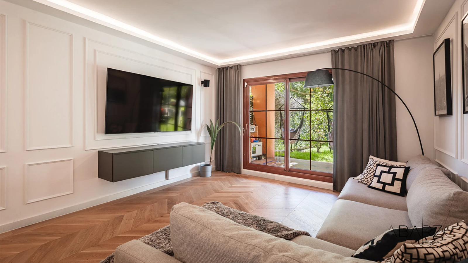 Fully renovated 3-bedroom garden apartment in Gazules del Sol, Benahavís with private terrace and pool access — interior, Los Flamingos, Benahavís (19 of 32)